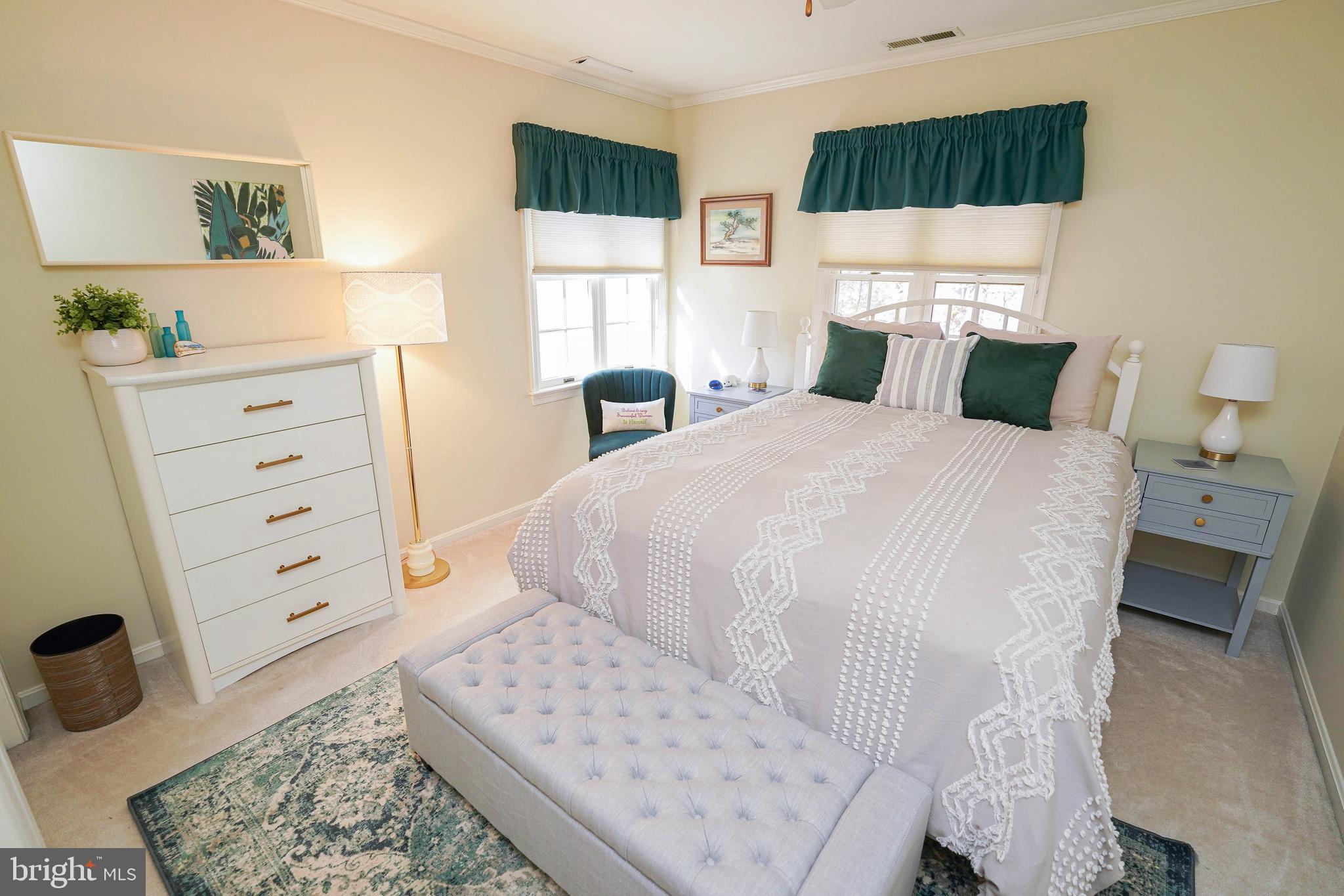 HOLLY SHORES - Residential