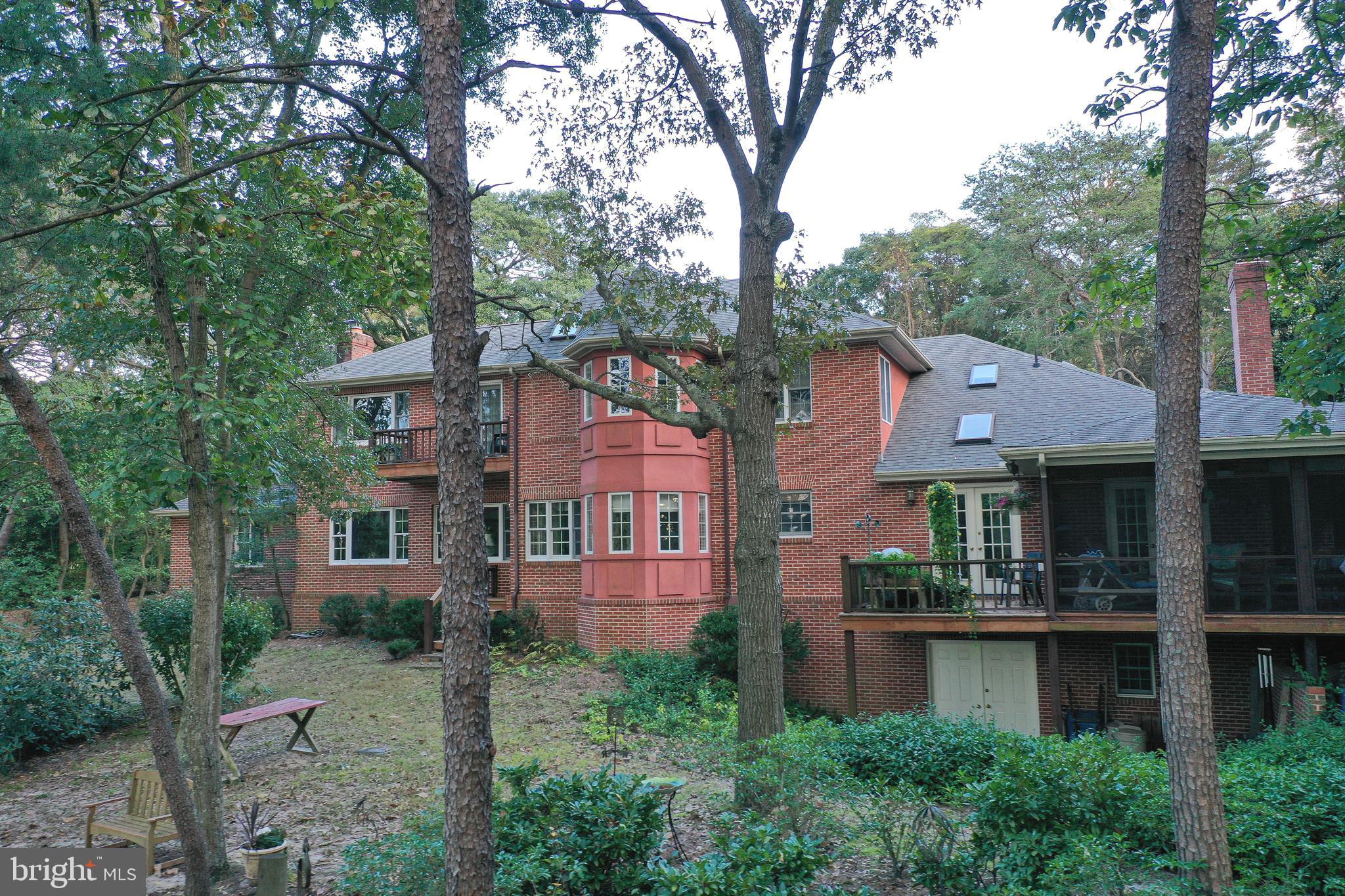 HOLLY SHORES - Residential