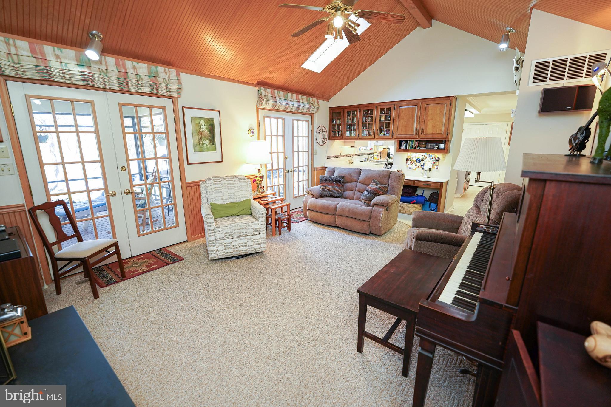 HOLLY SHORES - Residential