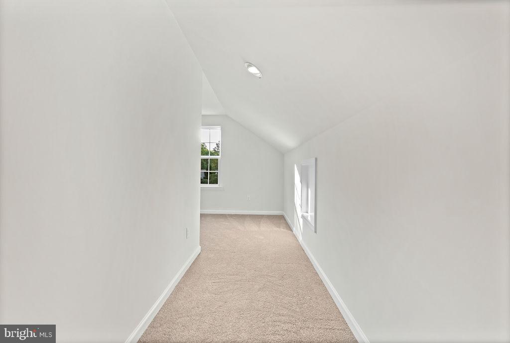 SECLUSION SHORES - Residential