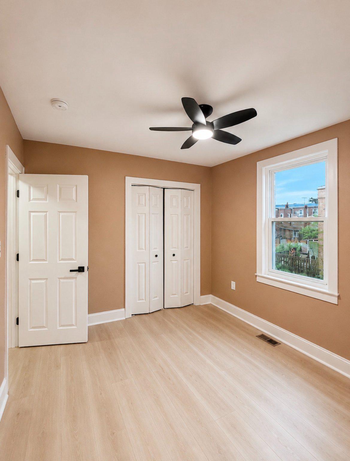 ELMWOOD PARK - Residential