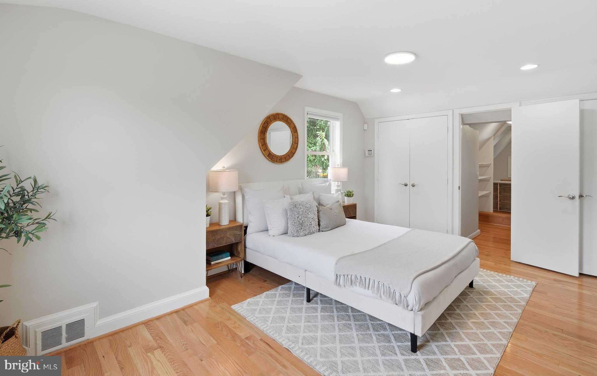 WOODSIDE KNOLLS - Residential