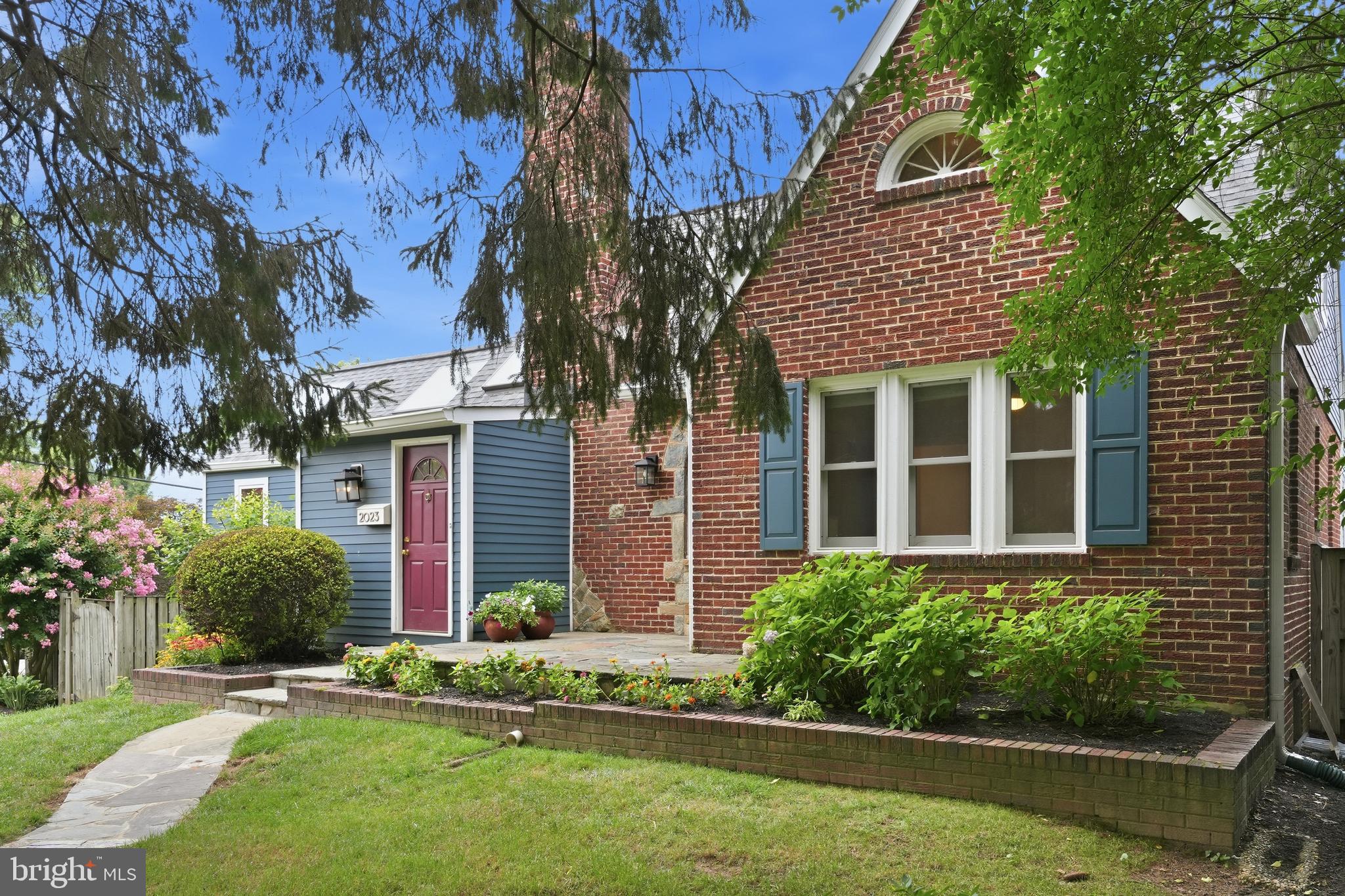 WOODSIDE KNOLLS - Residential