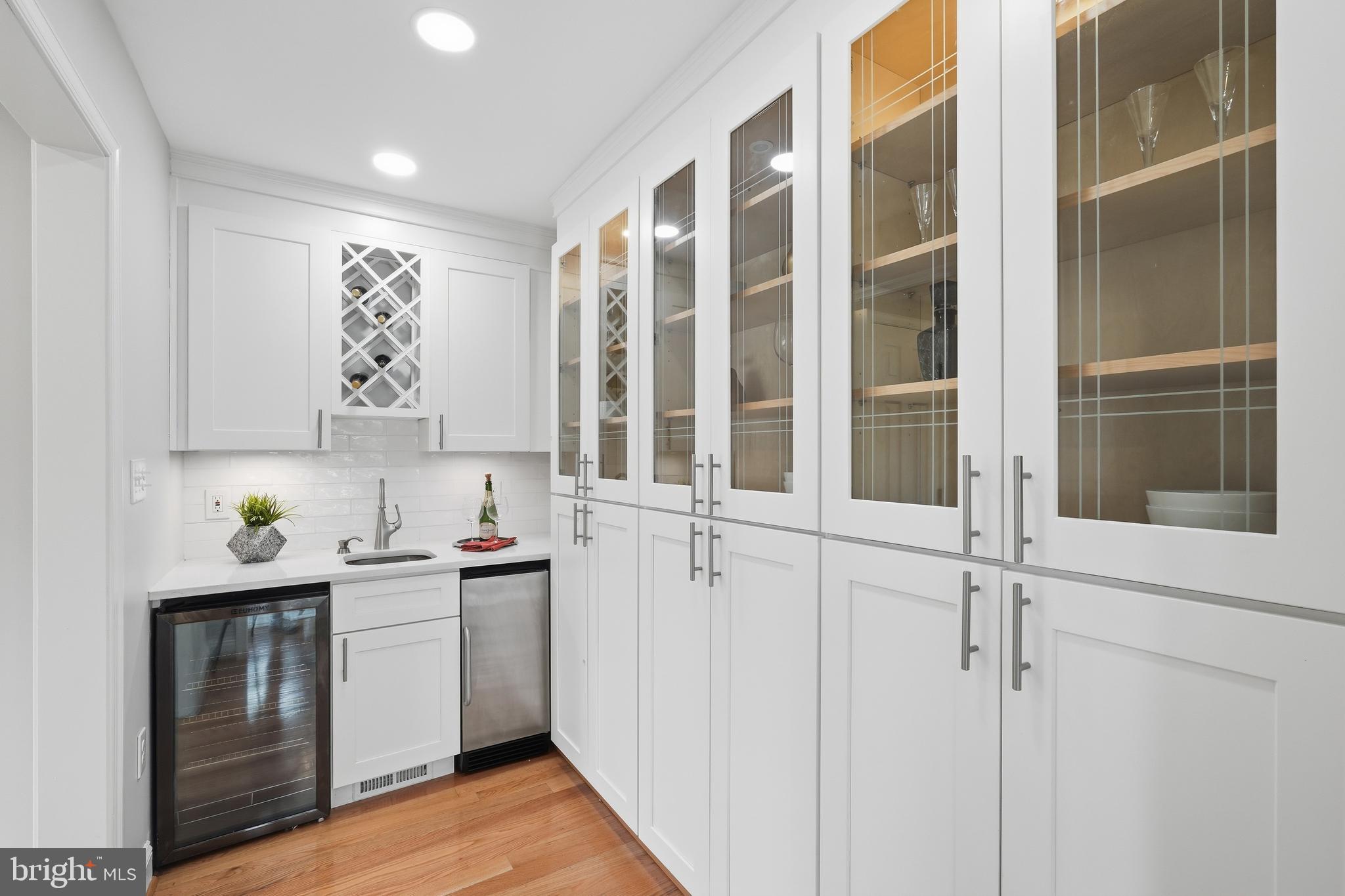 WOODSIDE KNOLLS - Residential