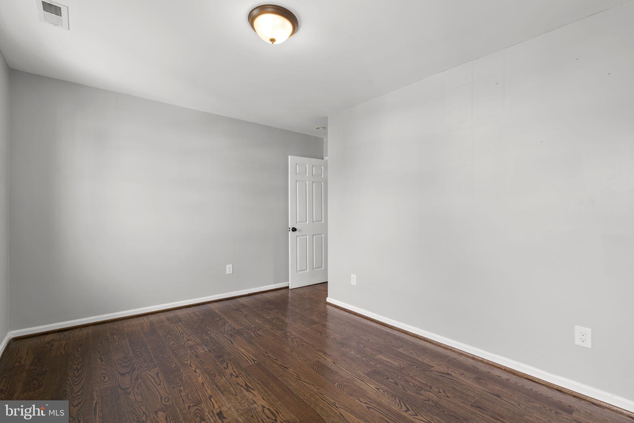 LINTHICUM OAKS - Residential