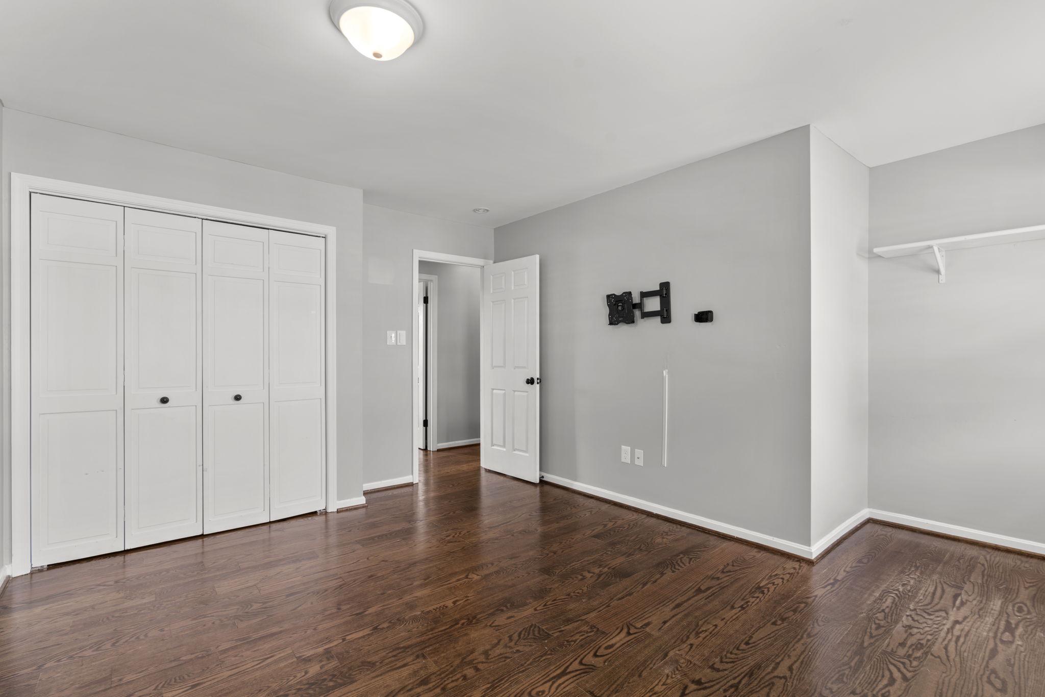 LINTHICUM OAKS - Residential