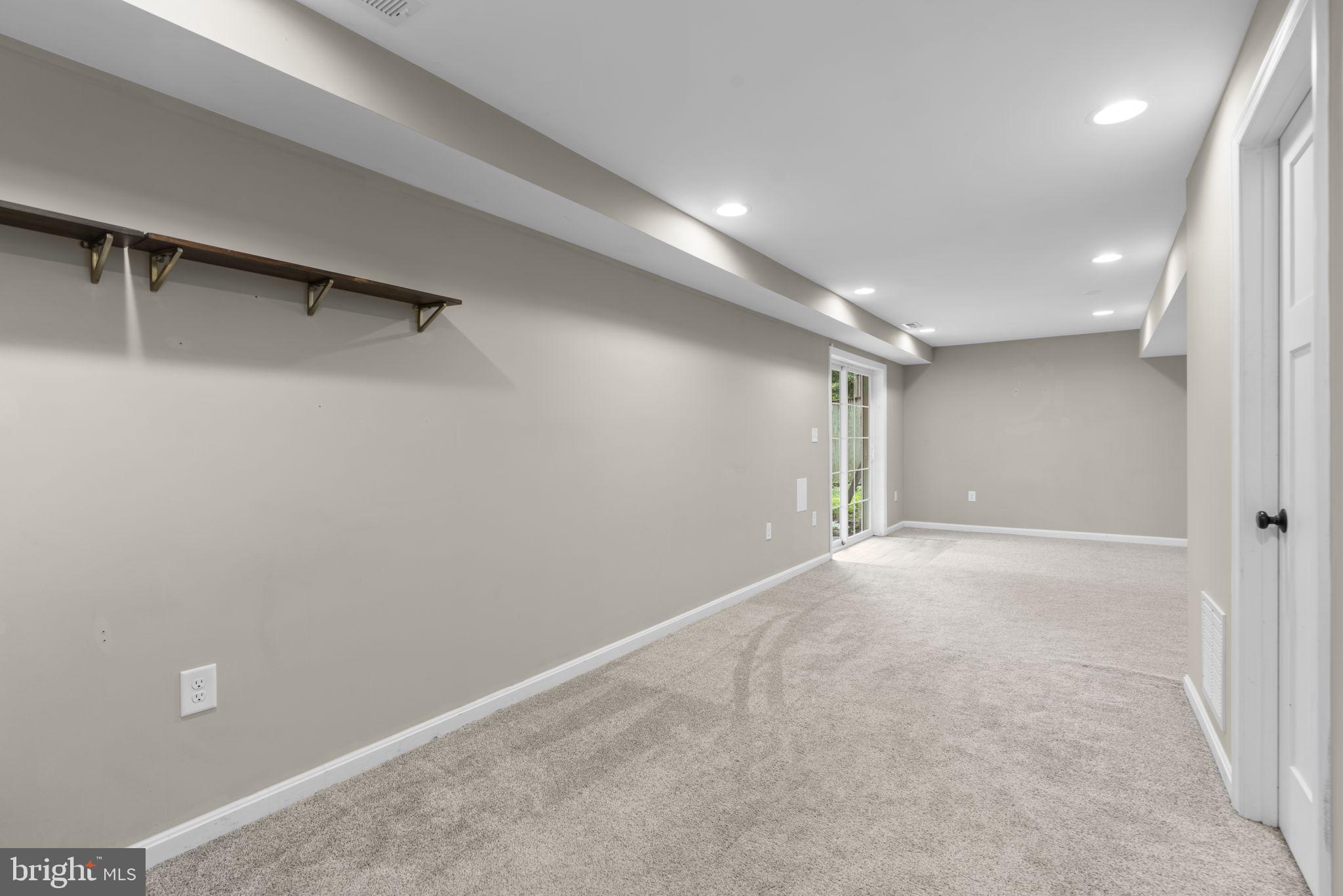 LINTHICUM OAKS - Residential