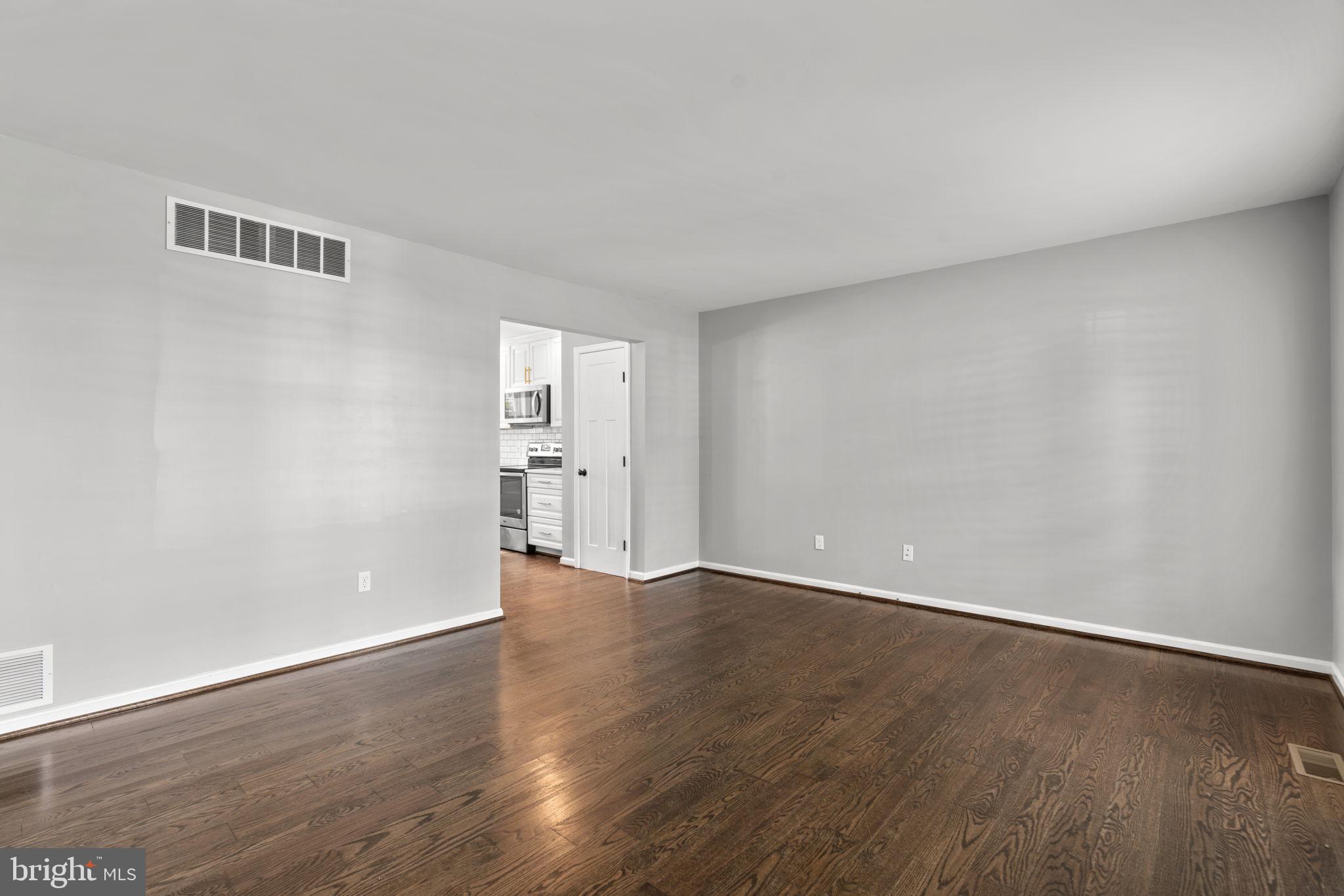 LINTHICUM OAKS - Residential