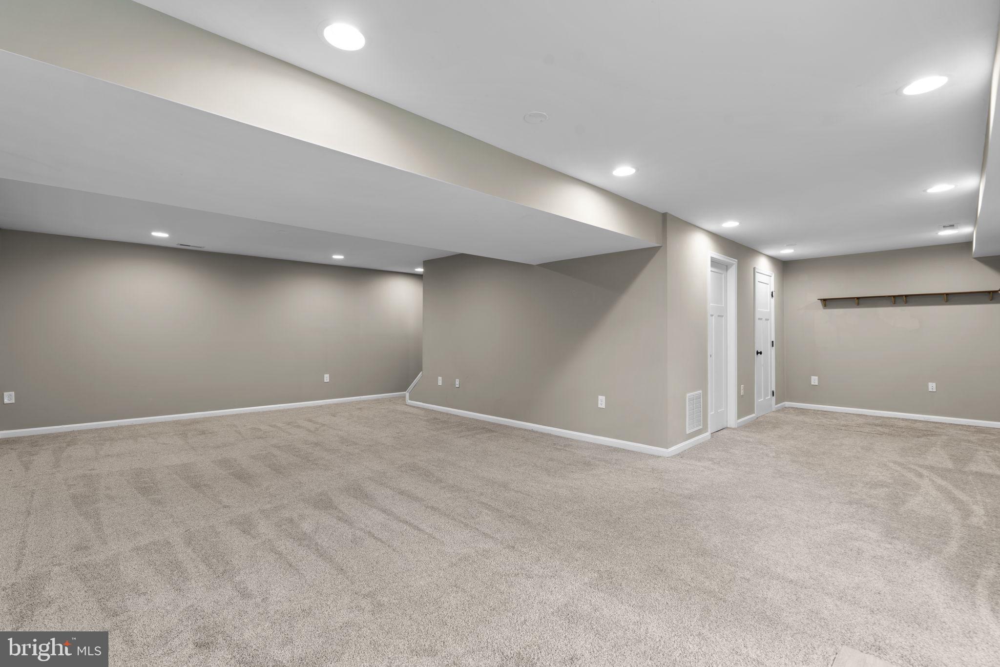 LINTHICUM OAKS - Residential