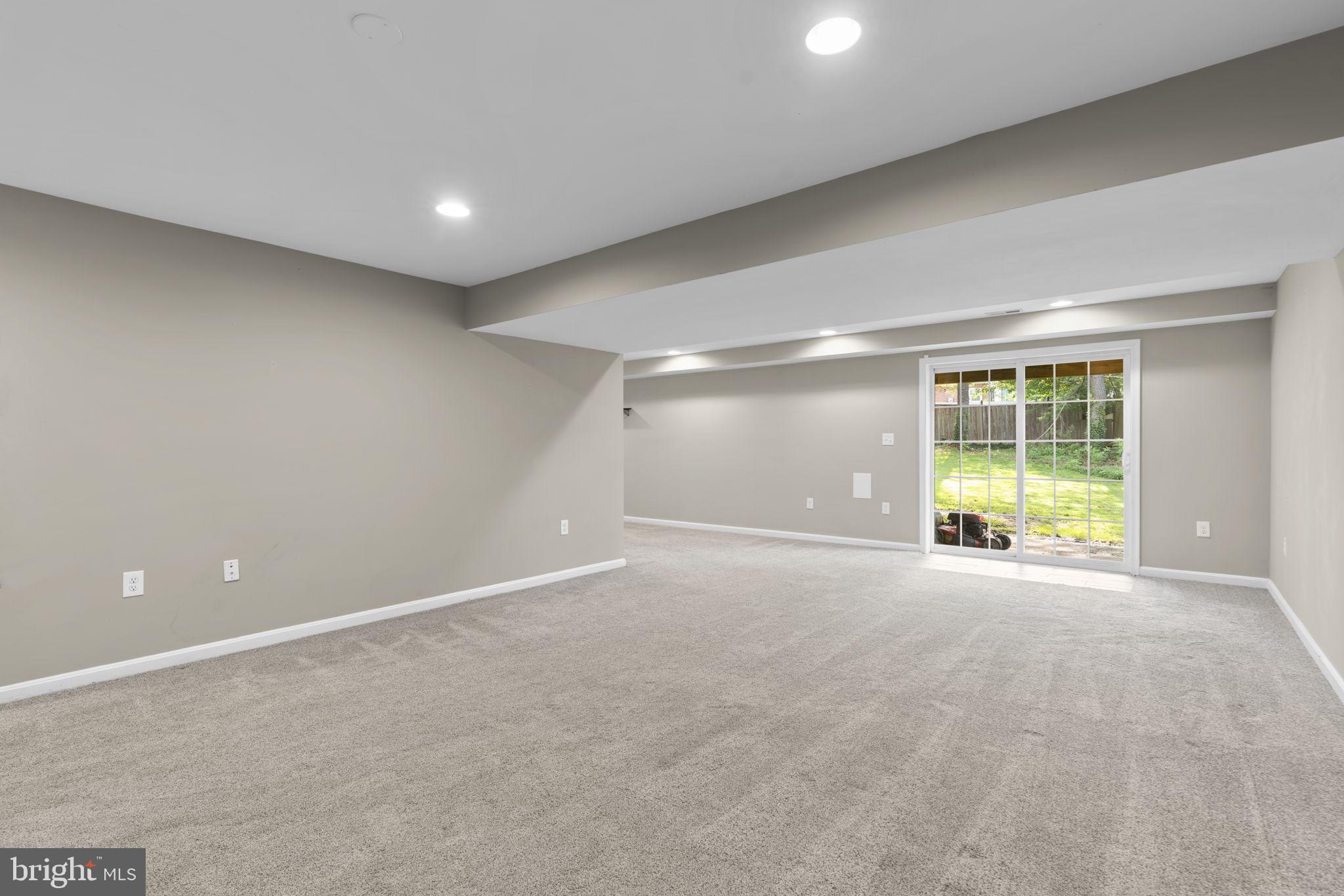 LINTHICUM OAKS - Residential
