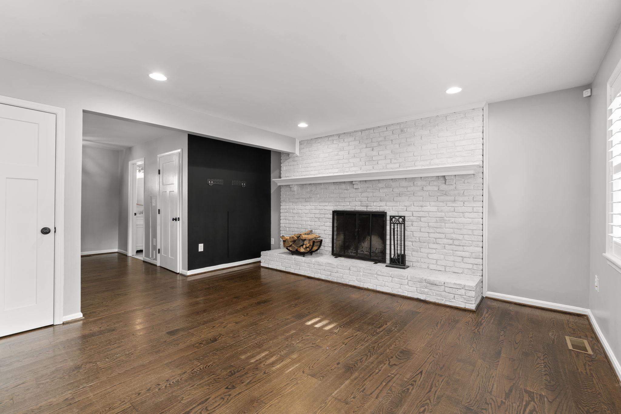 LINTHICUM OAKS - Residential
