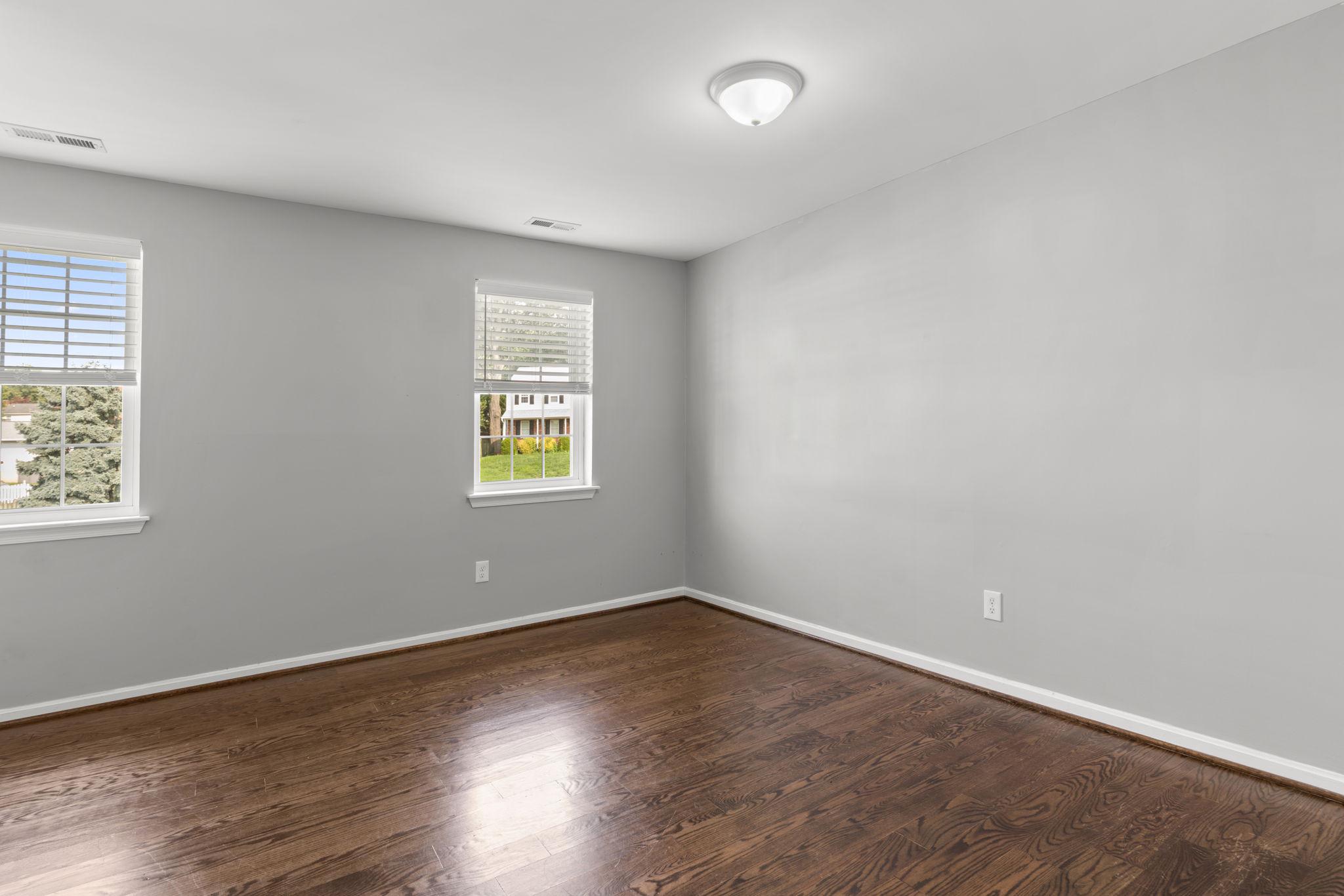LINTHICUM OAKS - Residential