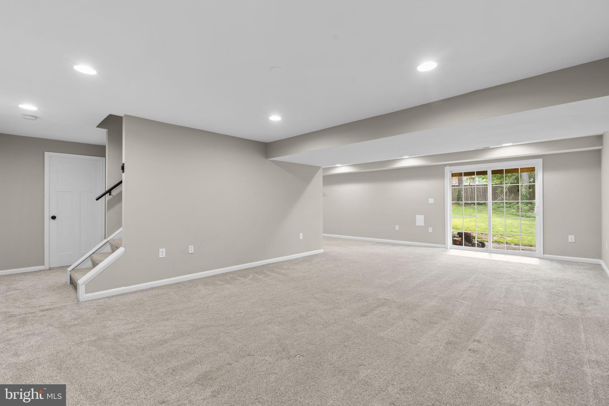 LINTHICUM OAKS - Residential