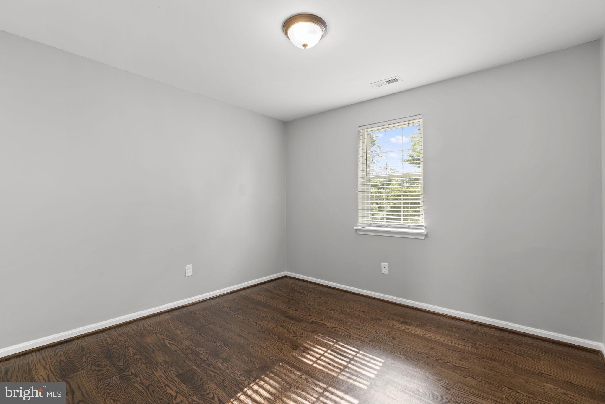 LINTHICUM OAKS - Residential