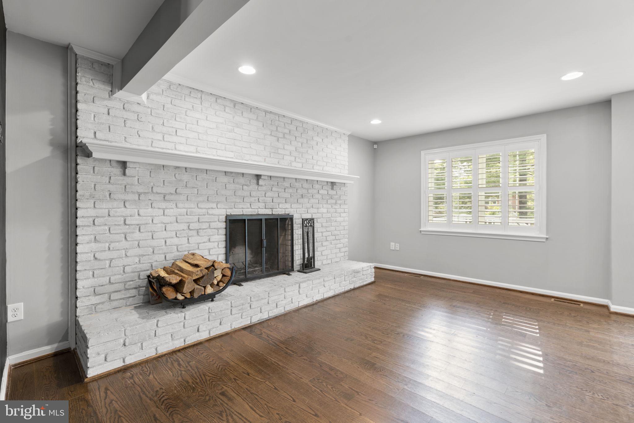 LINTHICUM OAKS - Residential