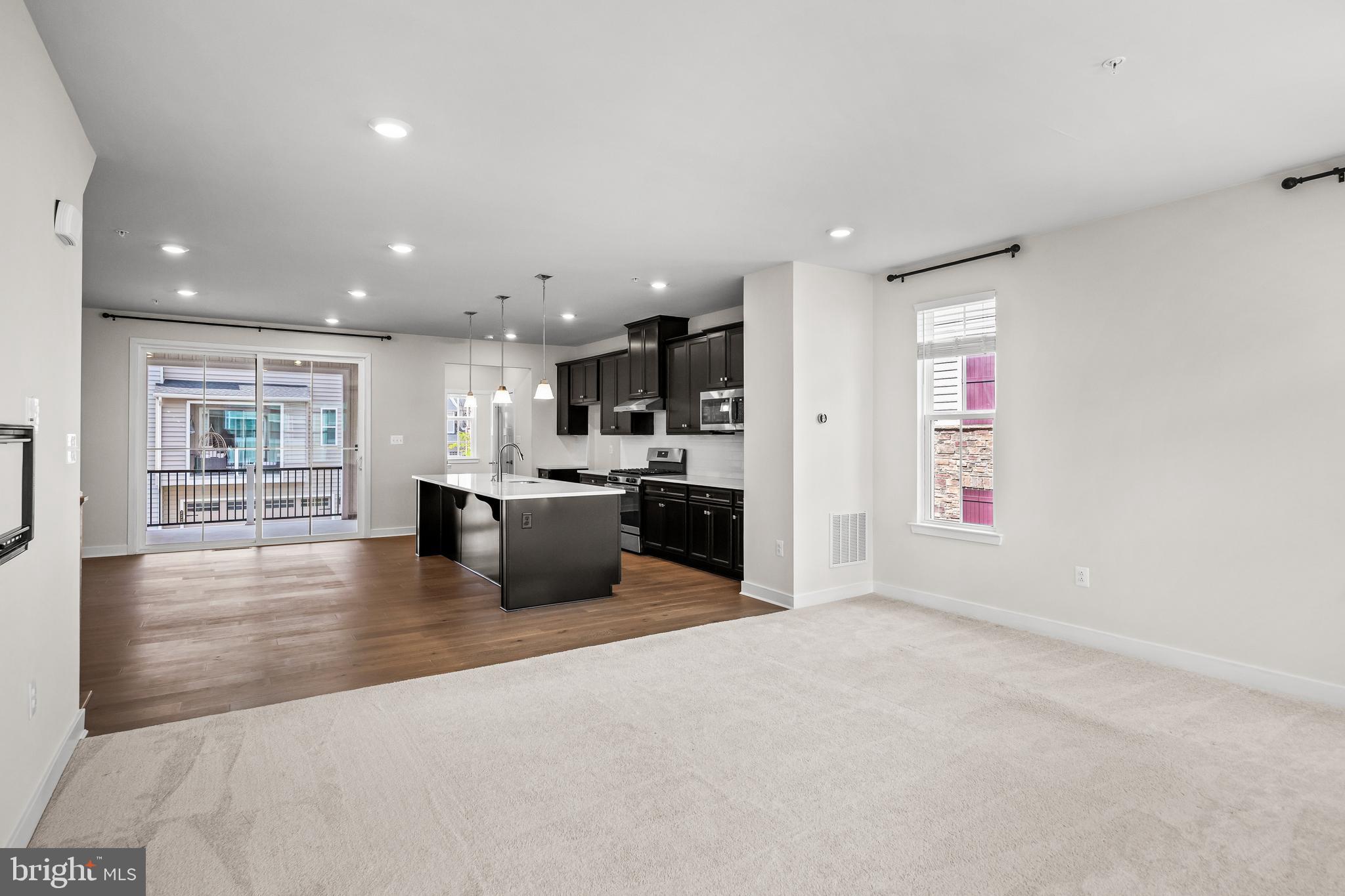 PONDS EDGE - Residential