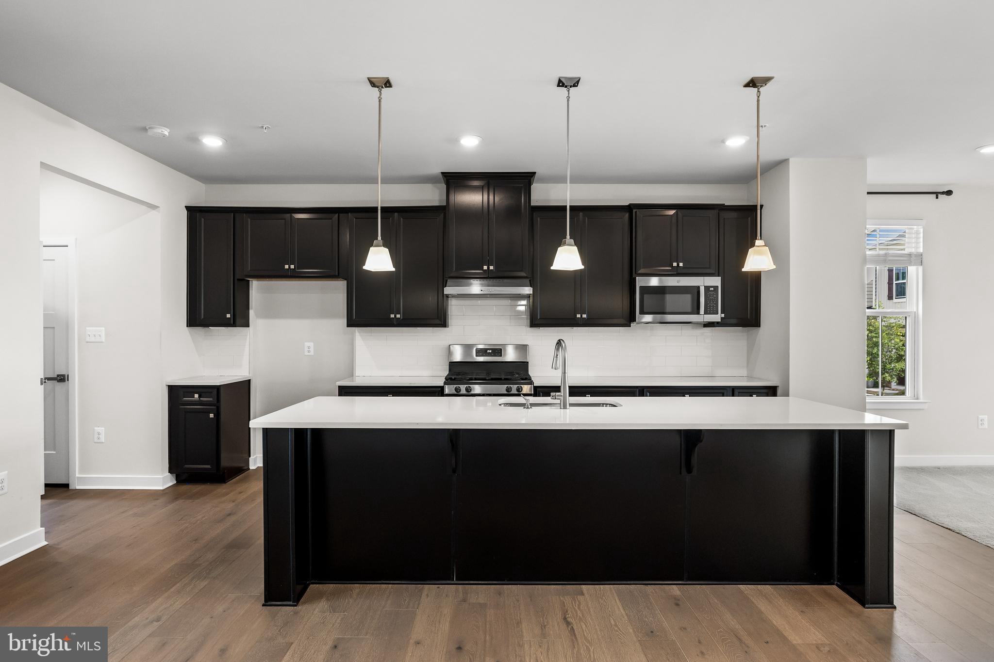 PONDS EDGE - Residential