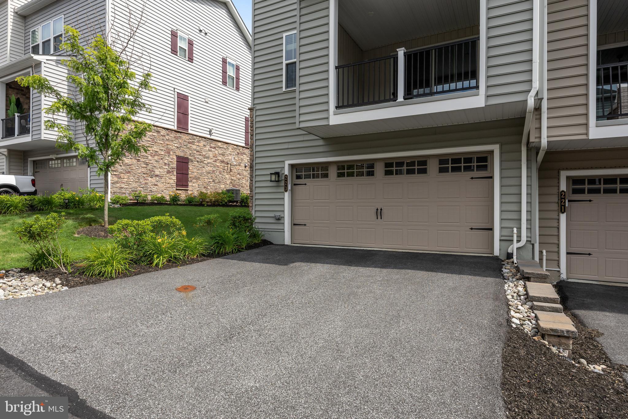 PONDS EDGE - Residential