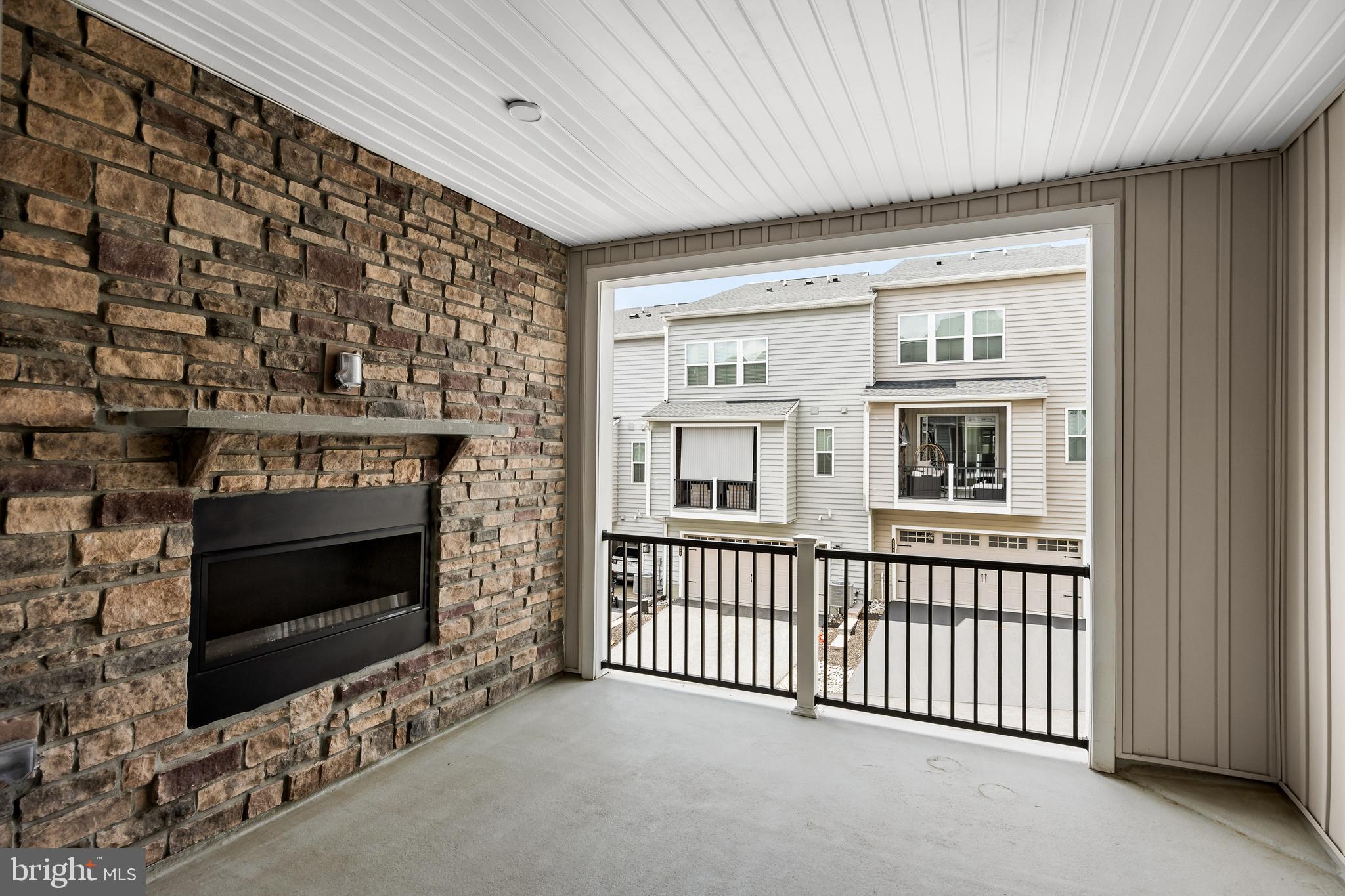 PONDS EDGE - Residential