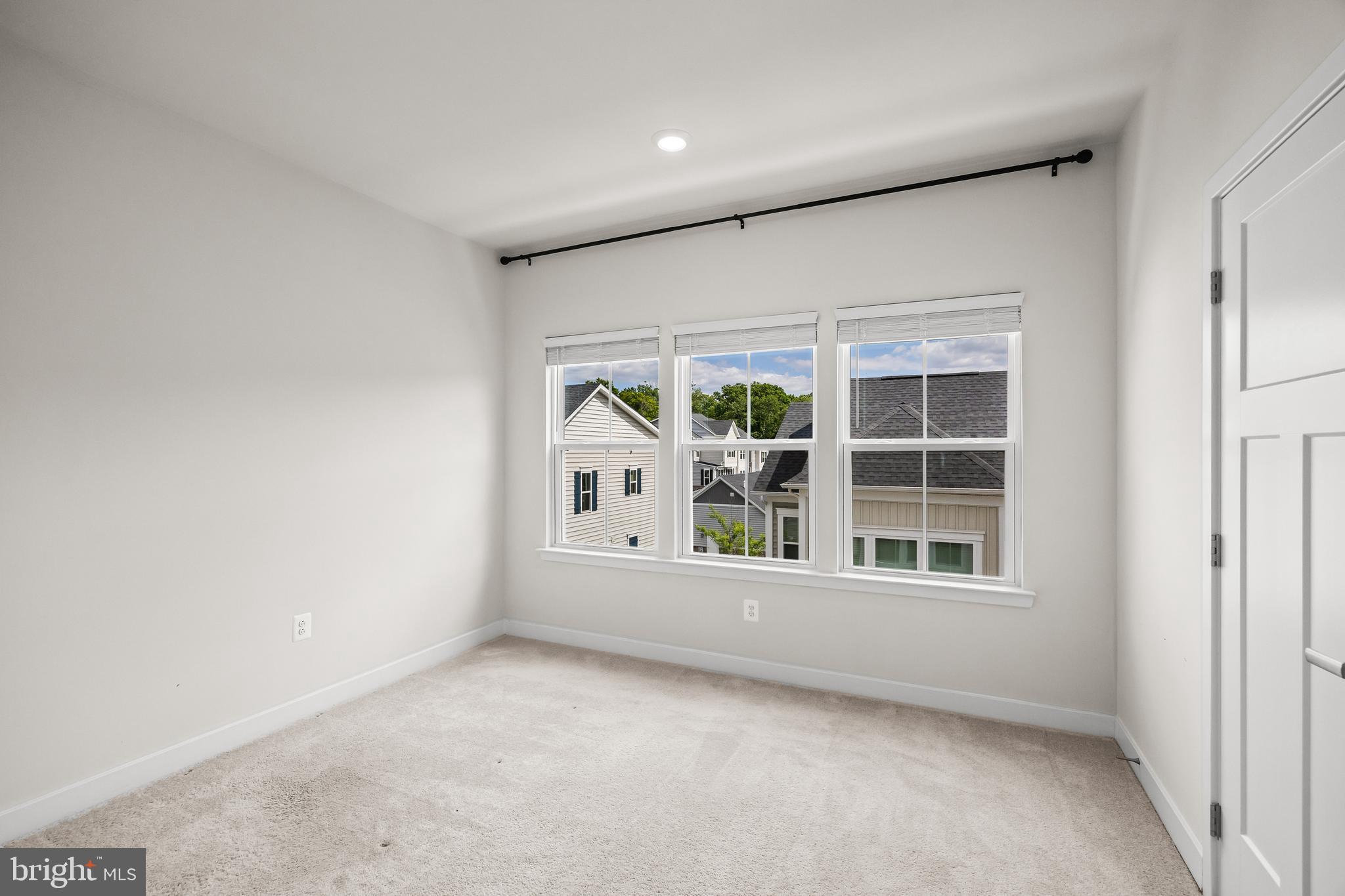 PONDS EDGE - Residential