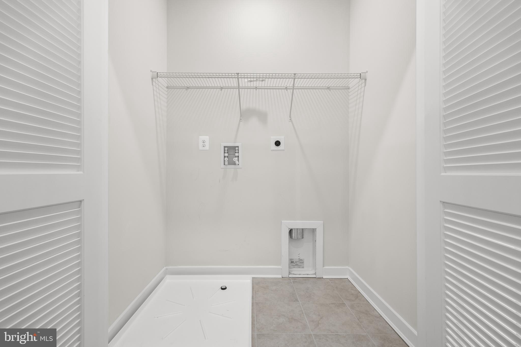 PONDS EDGE - Residential