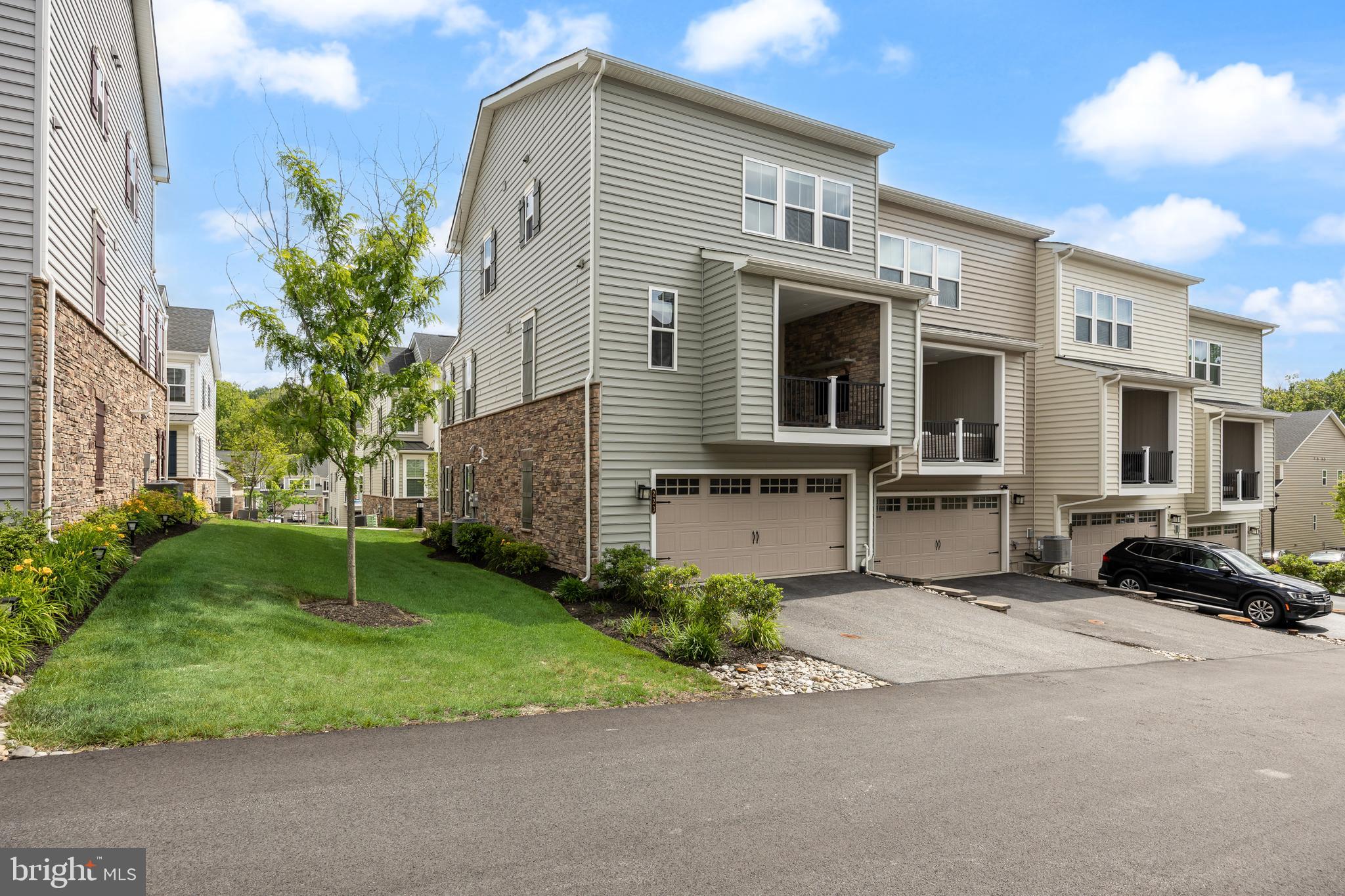 PONDS EDGE - Residential