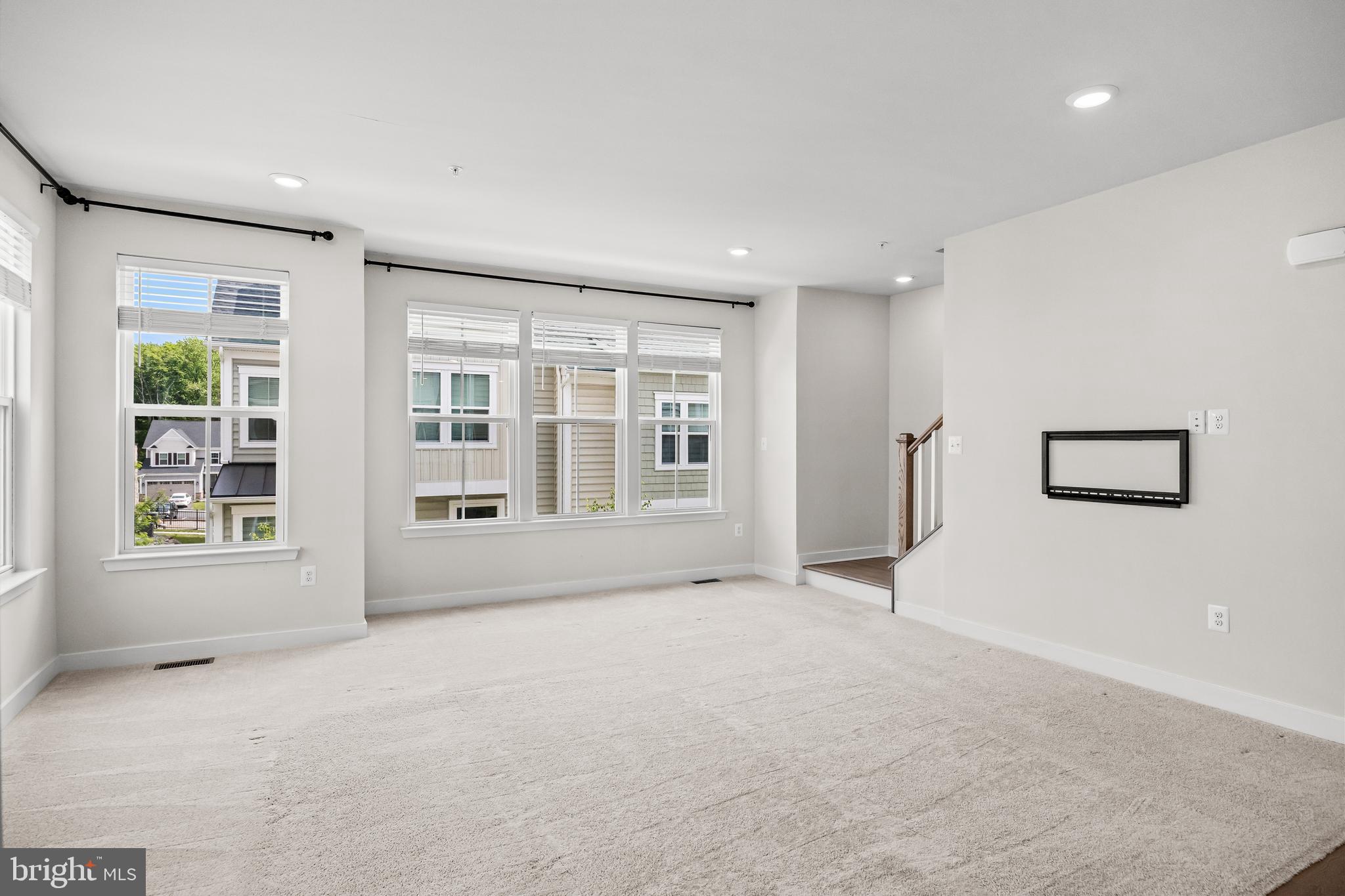 PONDS EDGE - Residential