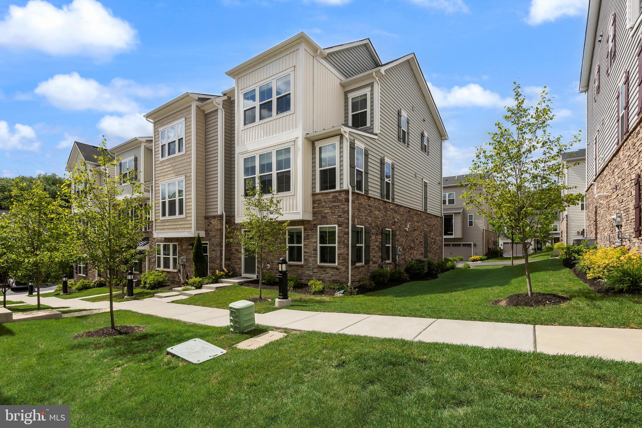 PONDS EDGE - Residential