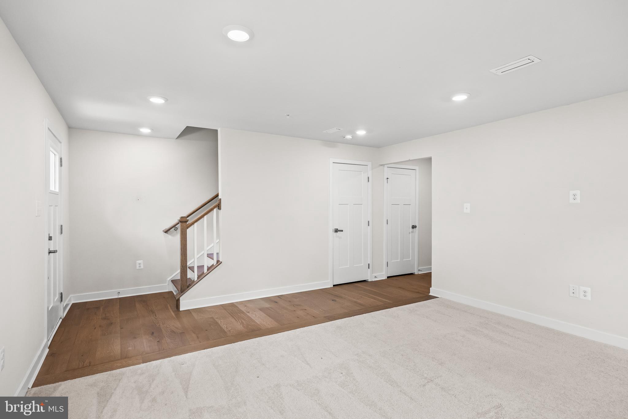 PONDS EDGE - Residential