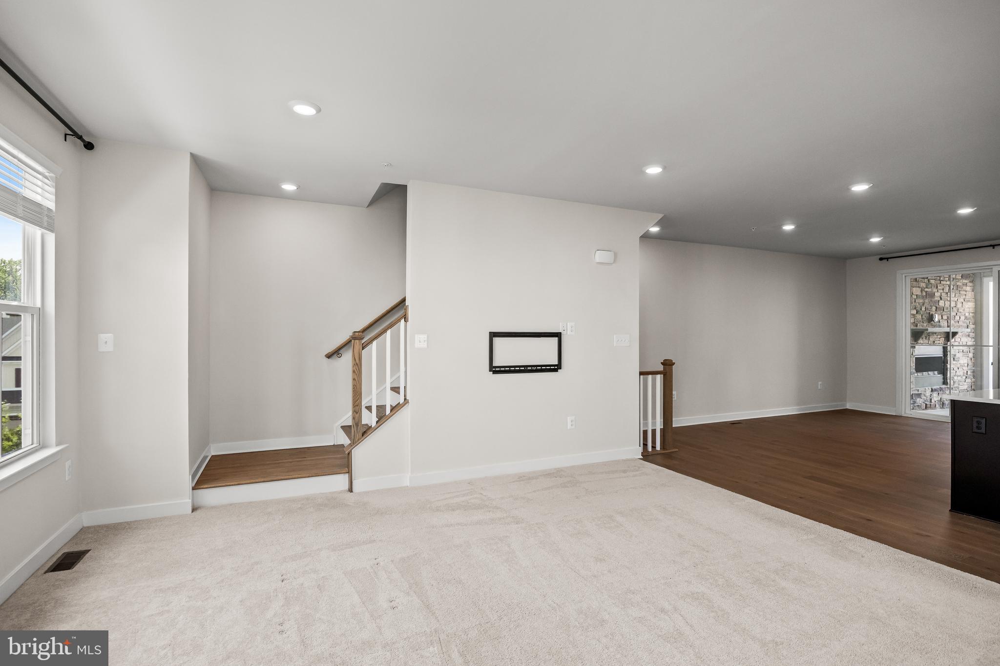 PONDS EDGE - Residential