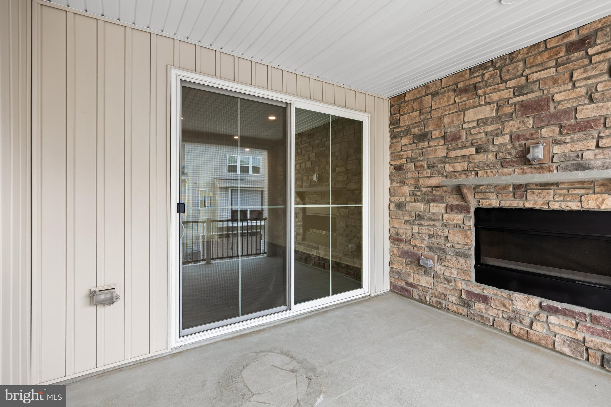 PONDS EDGE - Residential