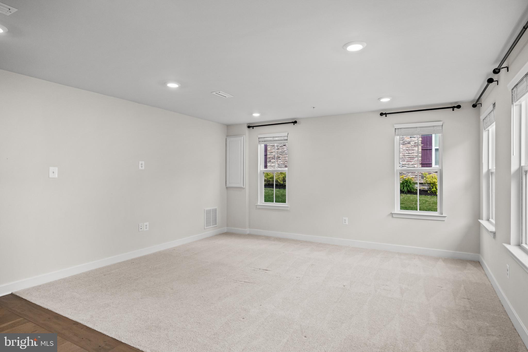 PONDS EDGE - Residential