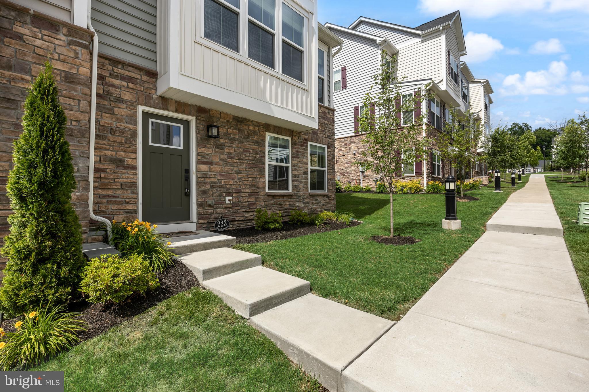 PONDS EDGE - Residential