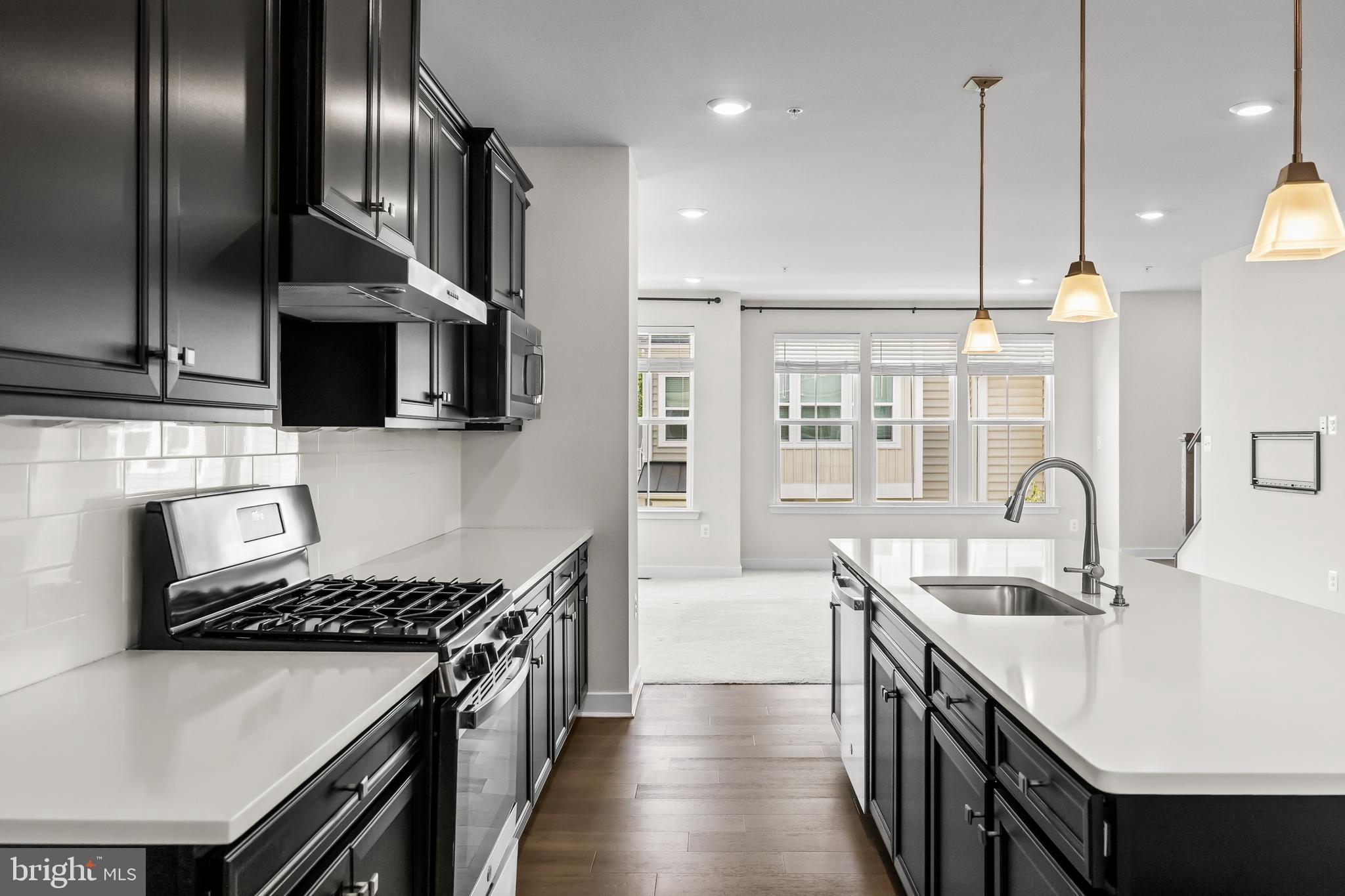PONDS EDGE - Residential
