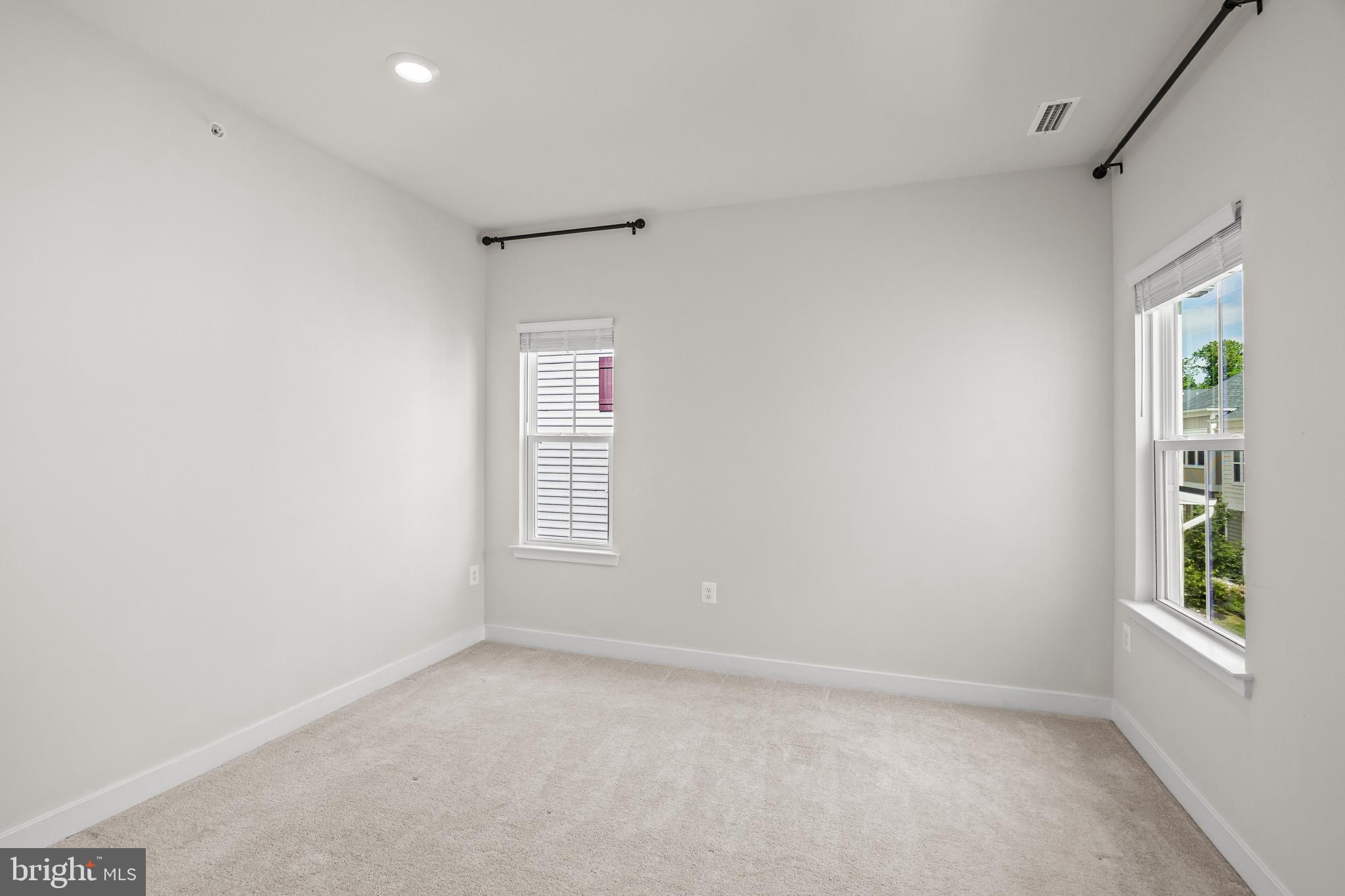 PONDS EDGE - Residential