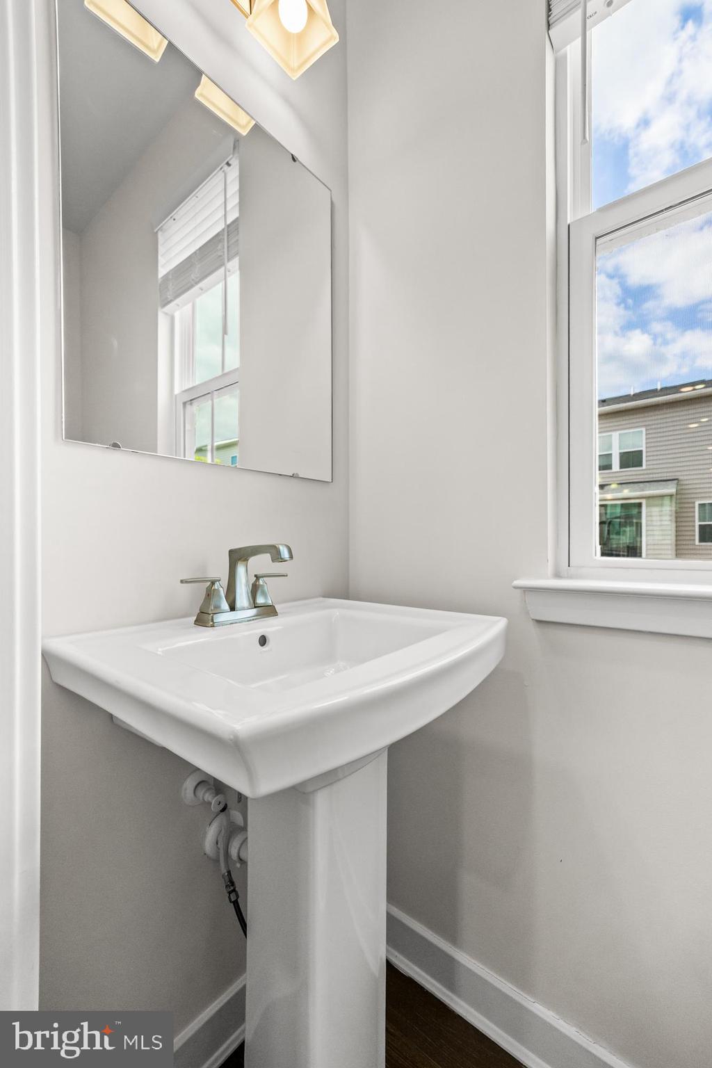 PONDS EDGE - Residential