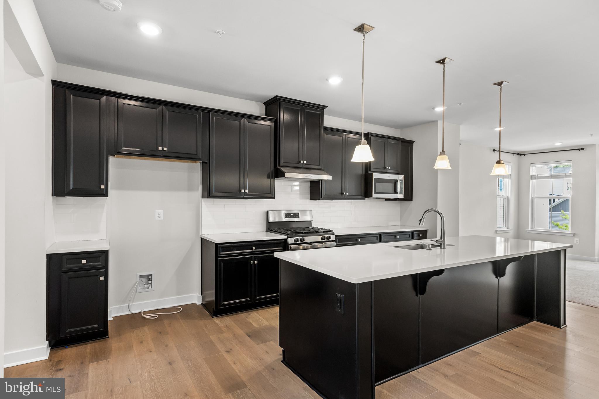 PONDS EDGE - Residential