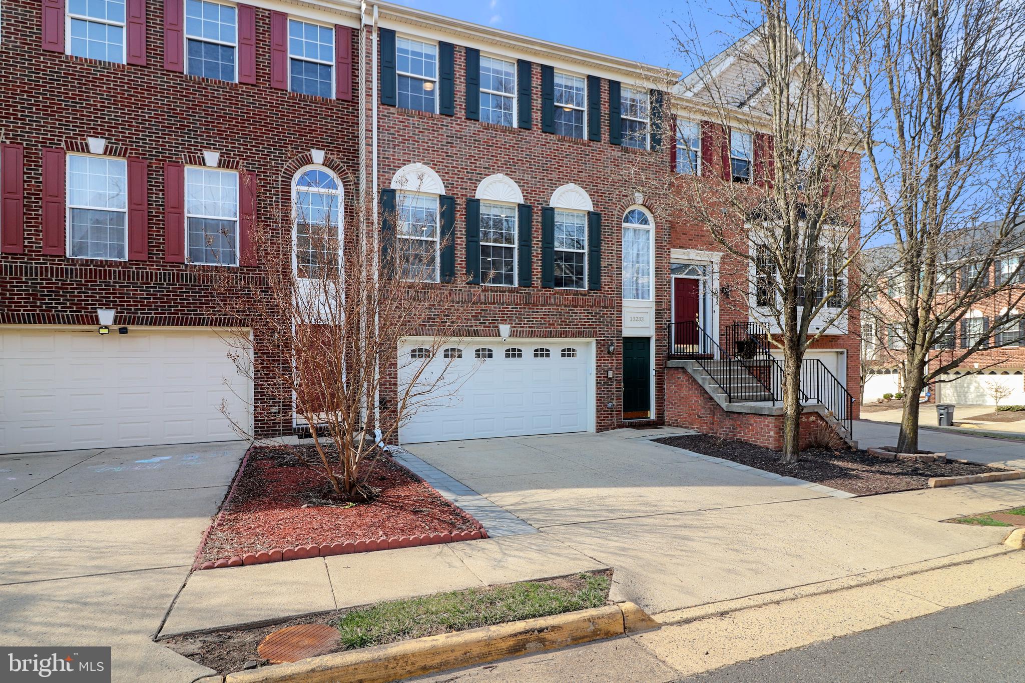 TOWNES AT FAIR LAKES GLEN - Residential