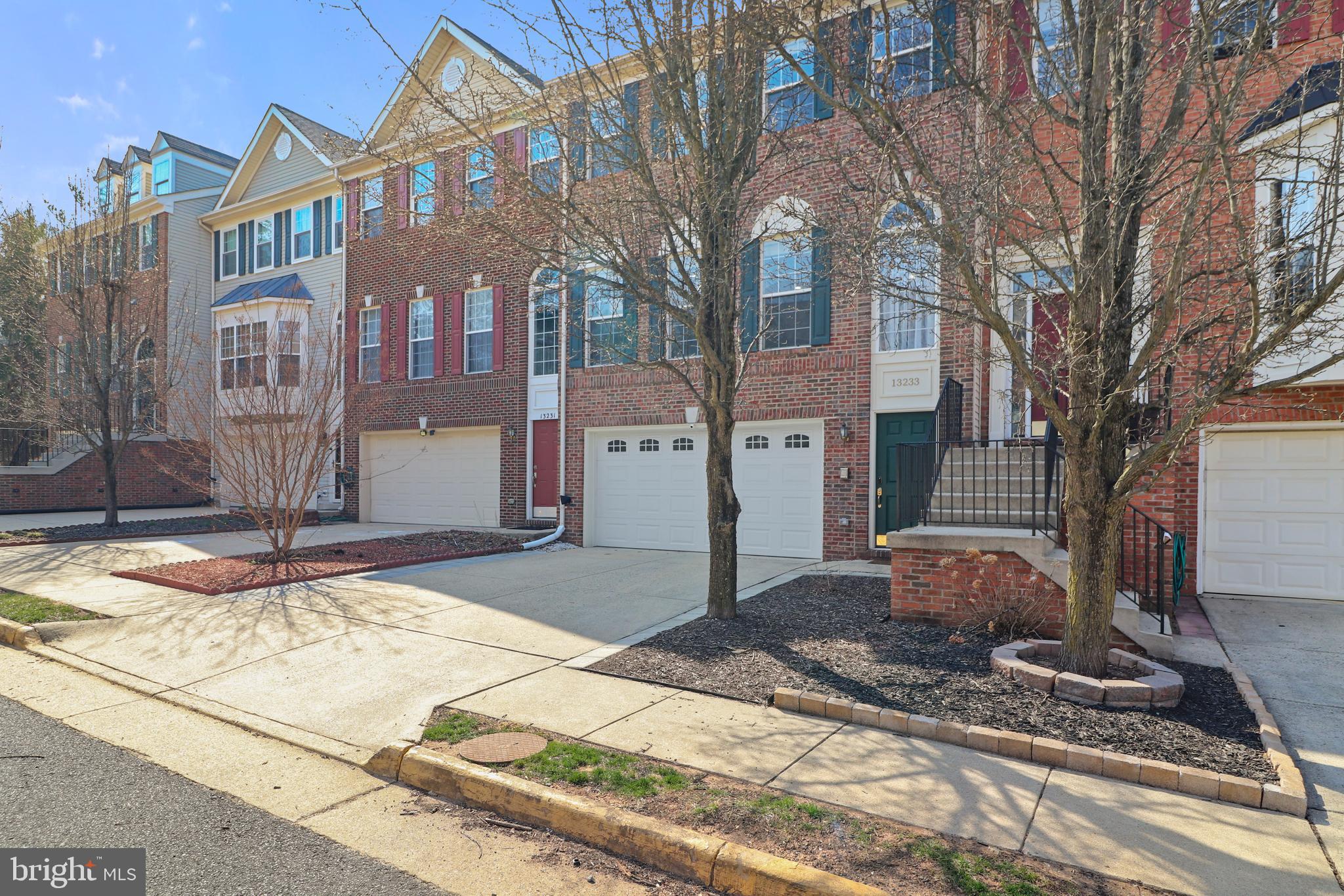 TOWNES AT FAIR LAKES GLEN - Residential
