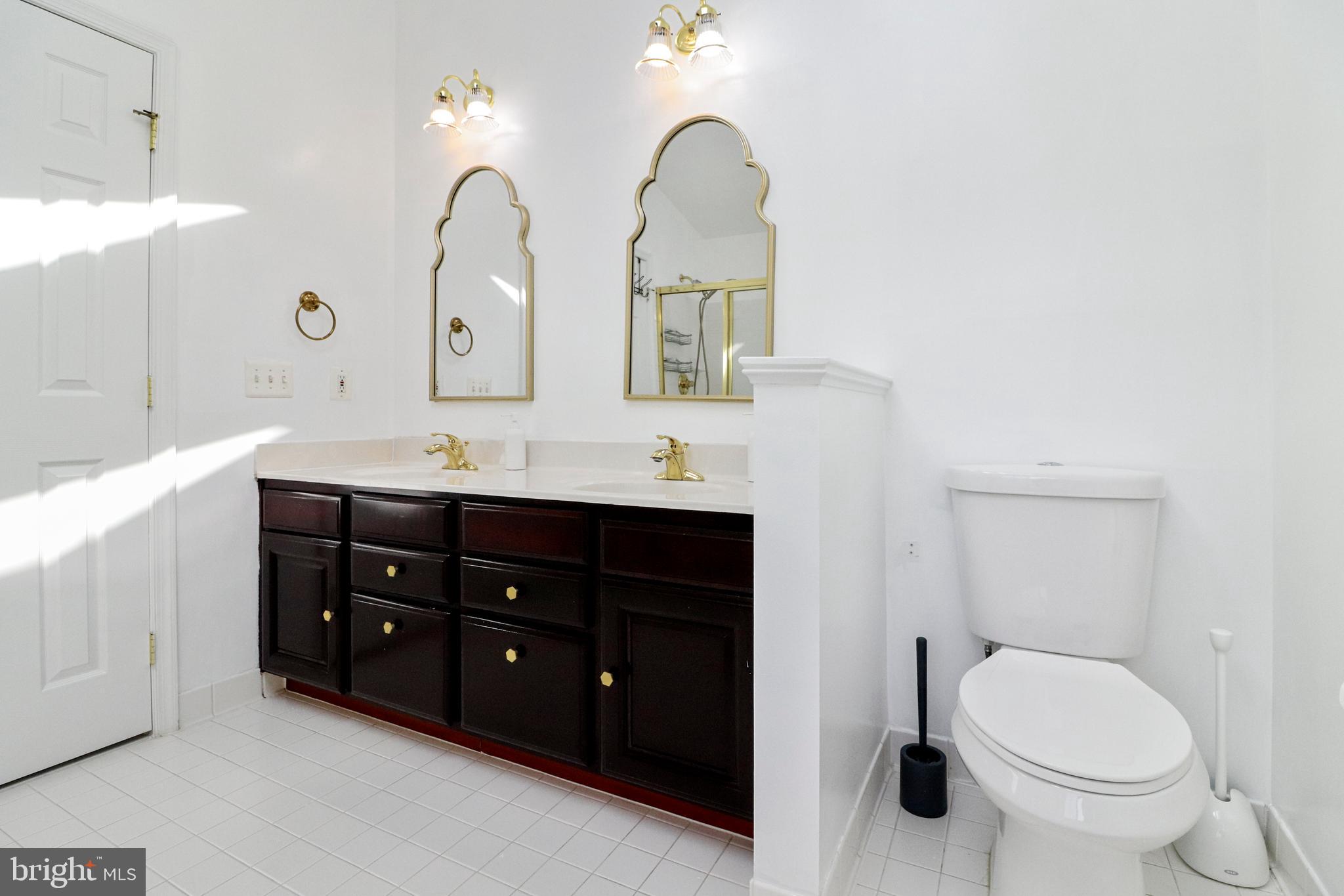 TOWNES AT FAIR LAKES GLEN - Residential