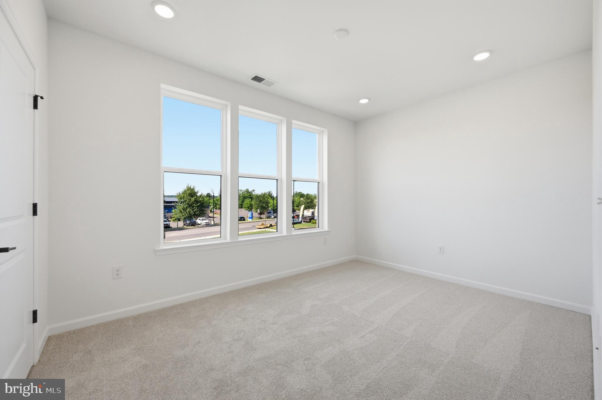 LINK AT COLMAR - Residential