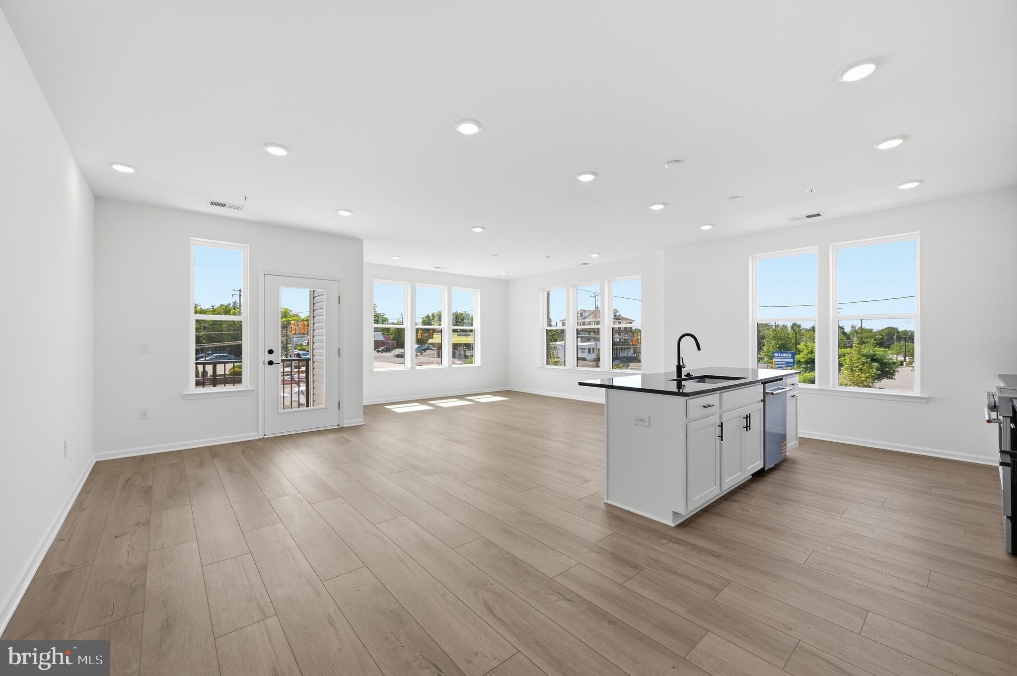 LINK AT COLMAR - Residential