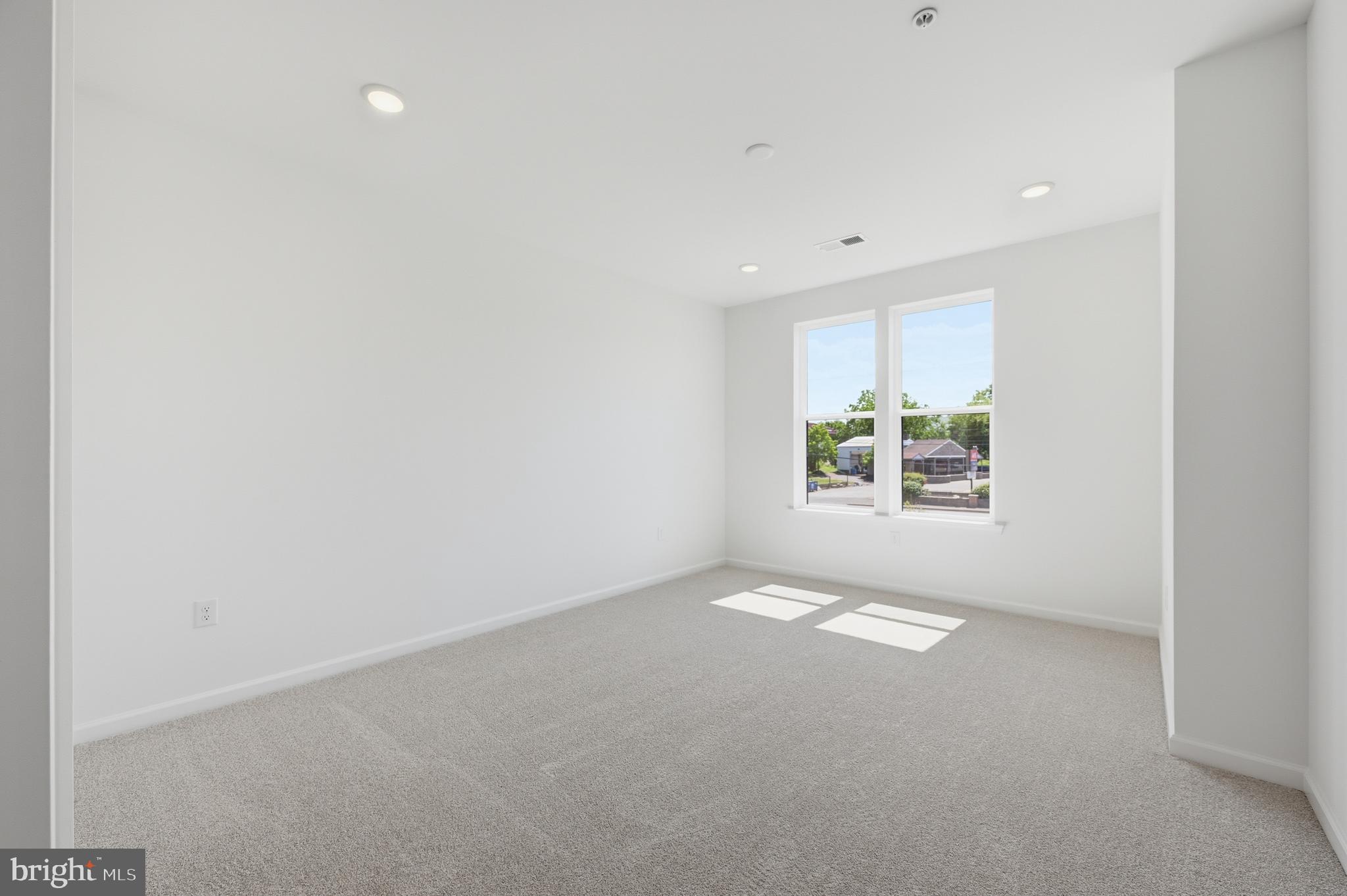 LINK AT COLMAR - Residential
