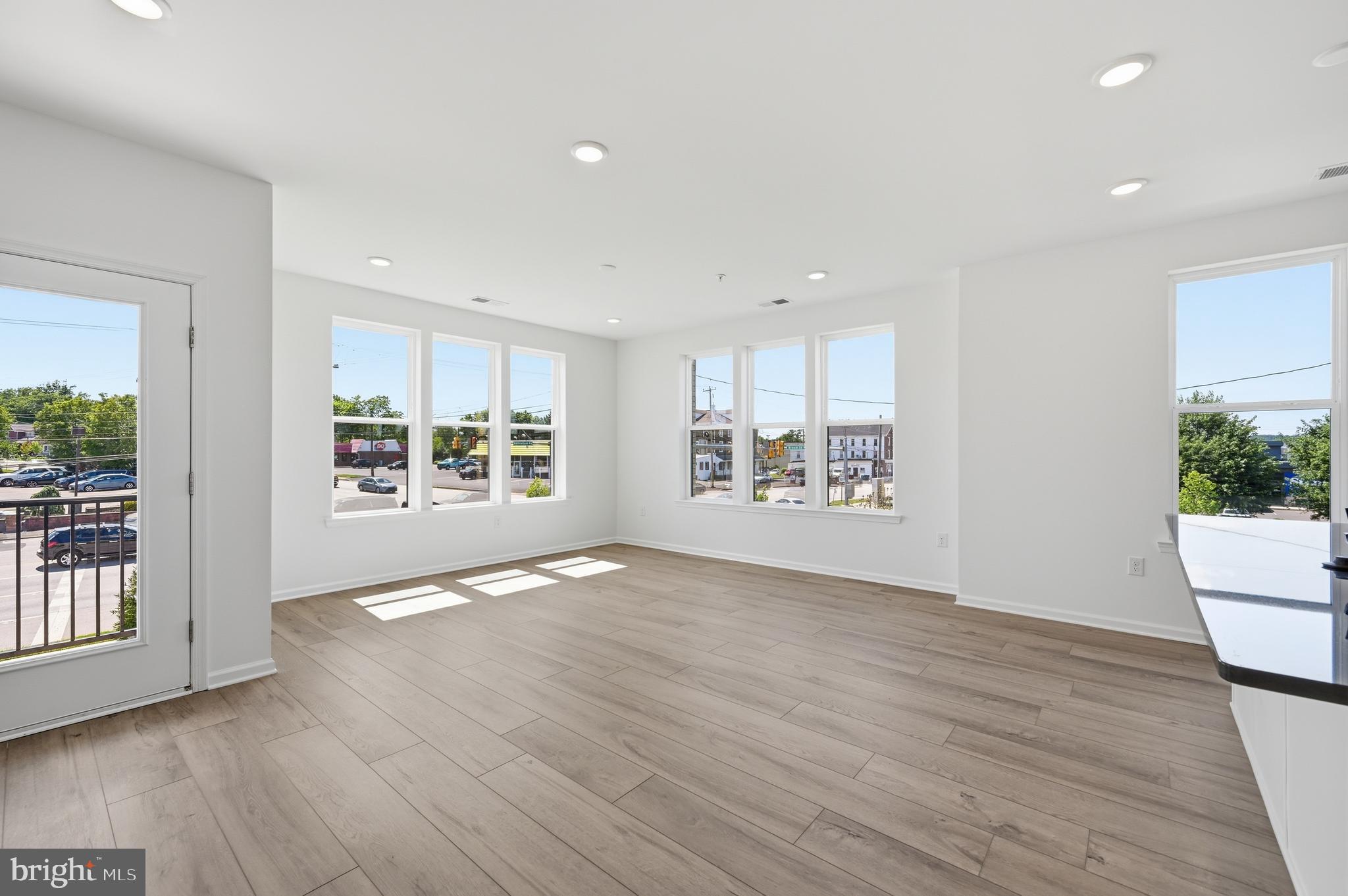 LINK AT COLMAR - Residential