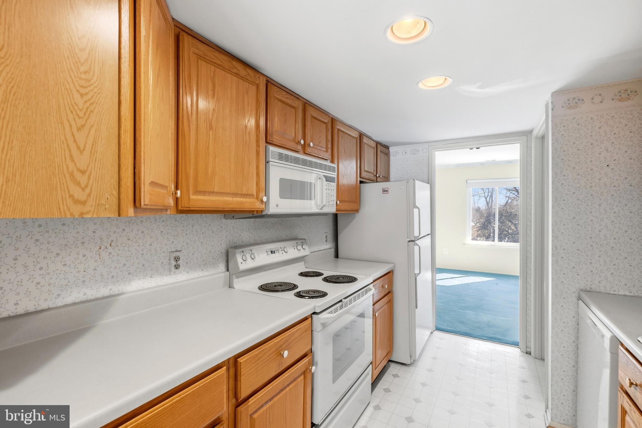 LEISURE WORLD - Residential