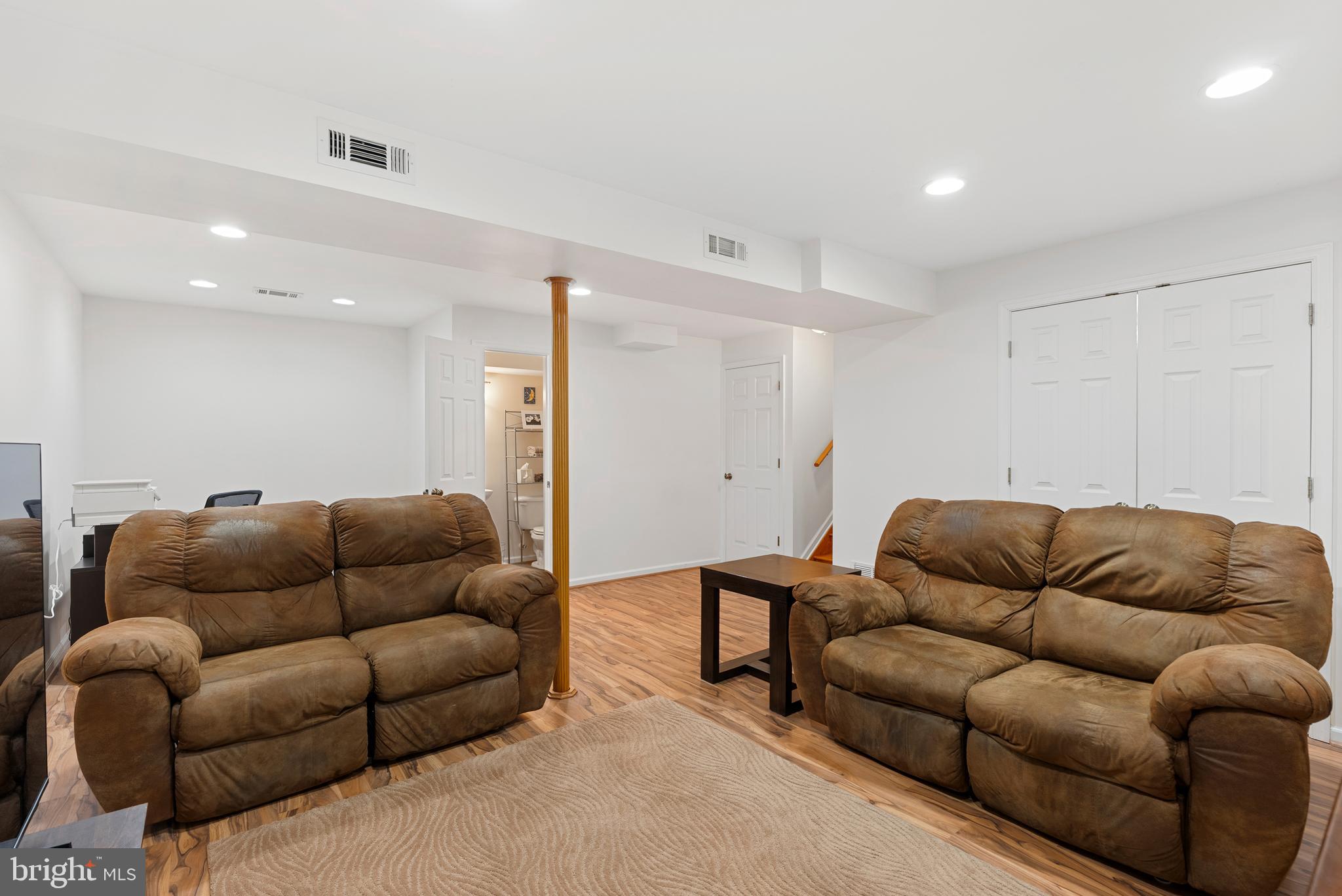 DEVLIN SQUARE - Residential