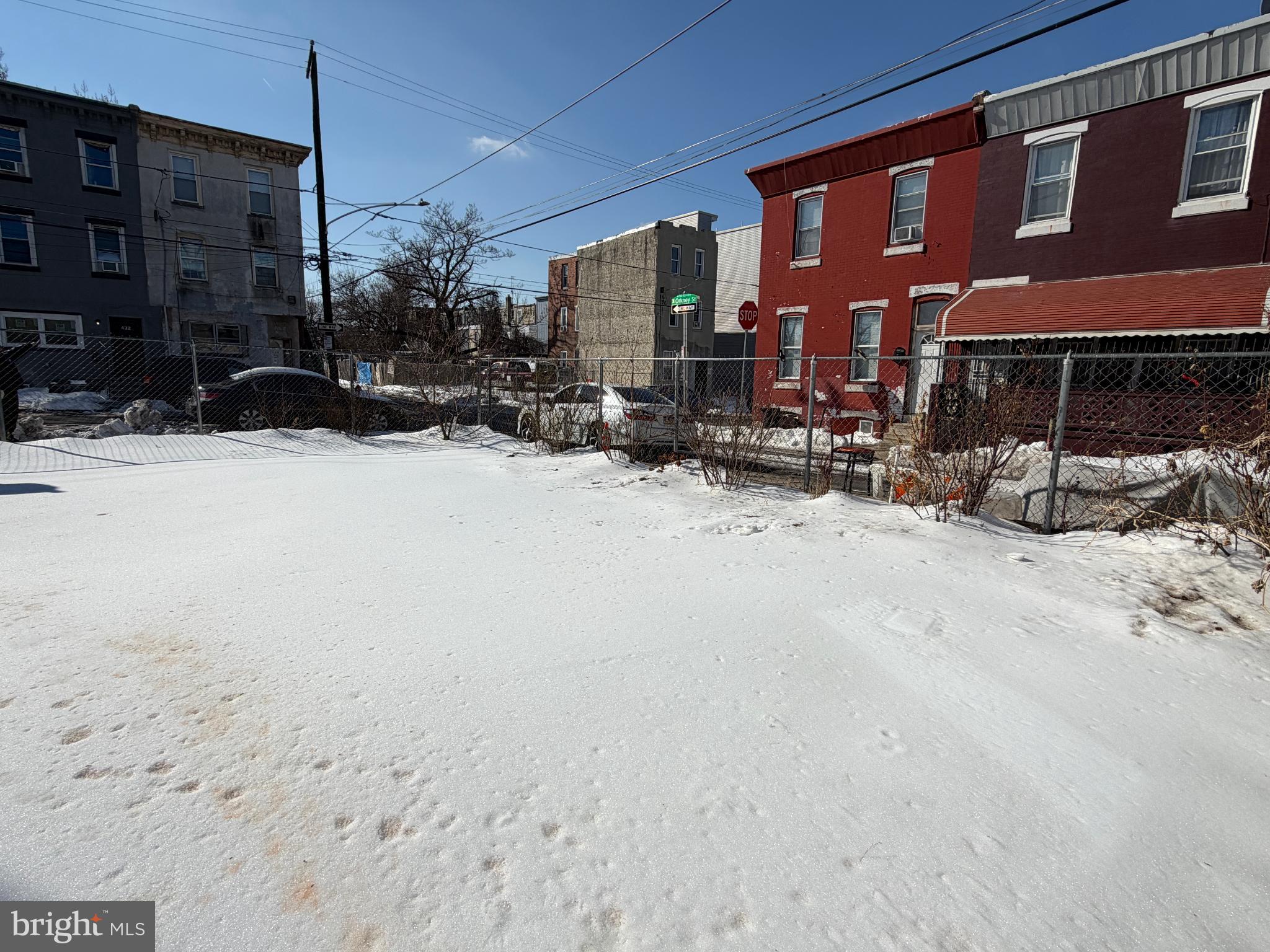 NORRIS SQUARE - Land