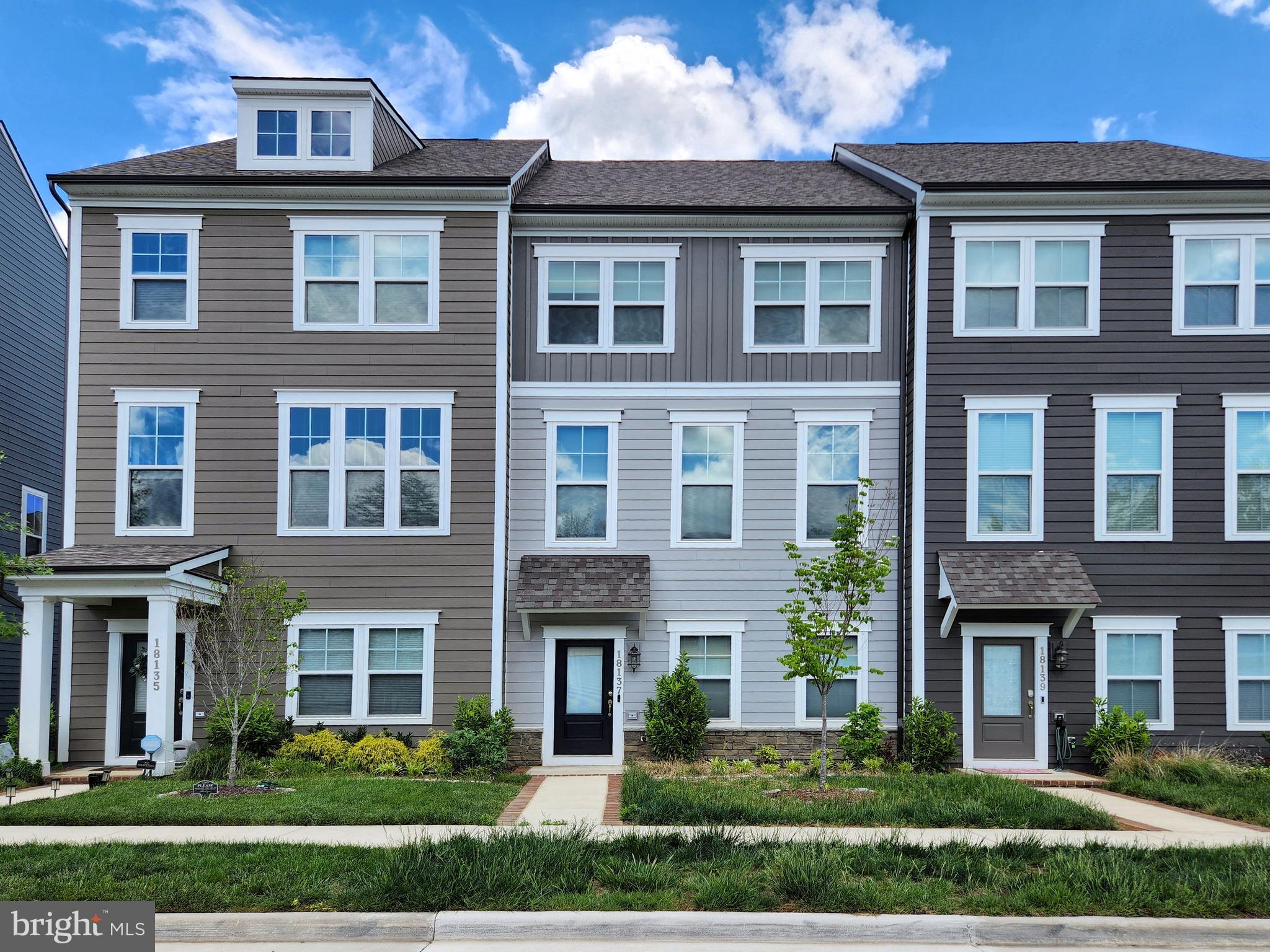** Lovely Home for Rent in Potomac Shores Community!  ** Exceptional 4 Levels with a Large Deck in the Main Level and a Tremendous Rooftop in the 4th Level. ** Open Concept Floor Plan with Modern Upgrades Throughout.     ** Gourmet Kitchen with Large Island and SS Appliances.  ** 4 Bedrooms and 3.5 Baths with 2 Car Garage.   ** Stunning Kendry Model Home of Stanley Martin. ** Next to Park with Lots of Visitor Parking lots!  ** High Speed Internet is included in Rent.  **  Enjoy the Community Amenities!