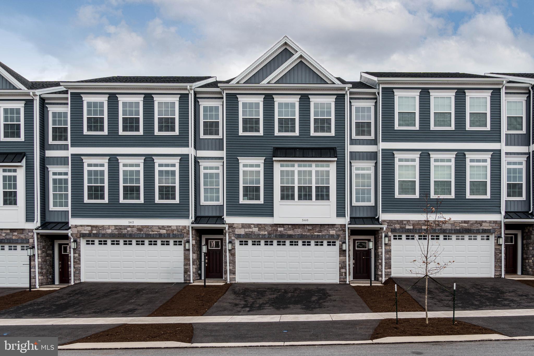 NEW CONSTRUCTION in Canterbury Ridge!