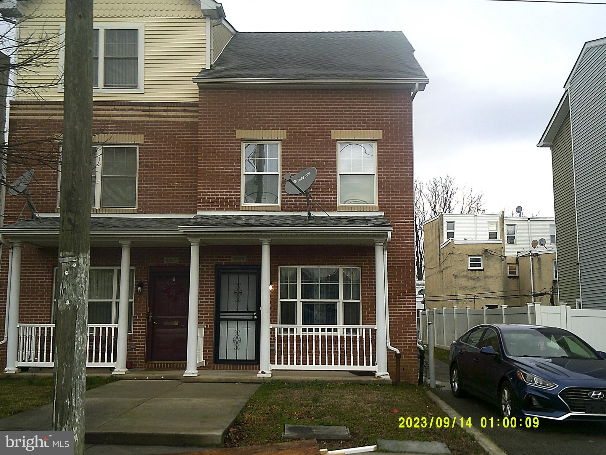 Seller is related to Agent.